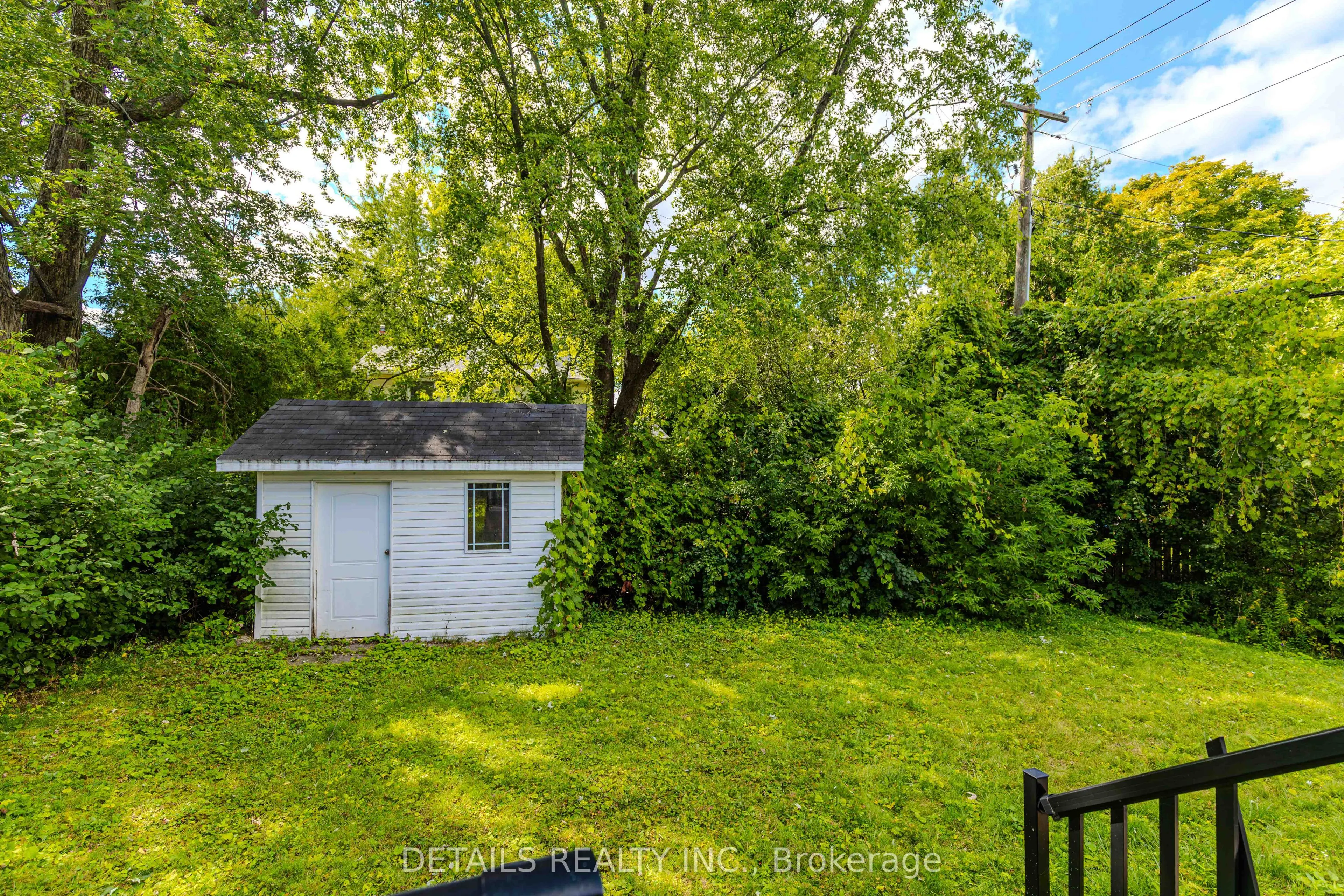 20 Trillium Avenue E
