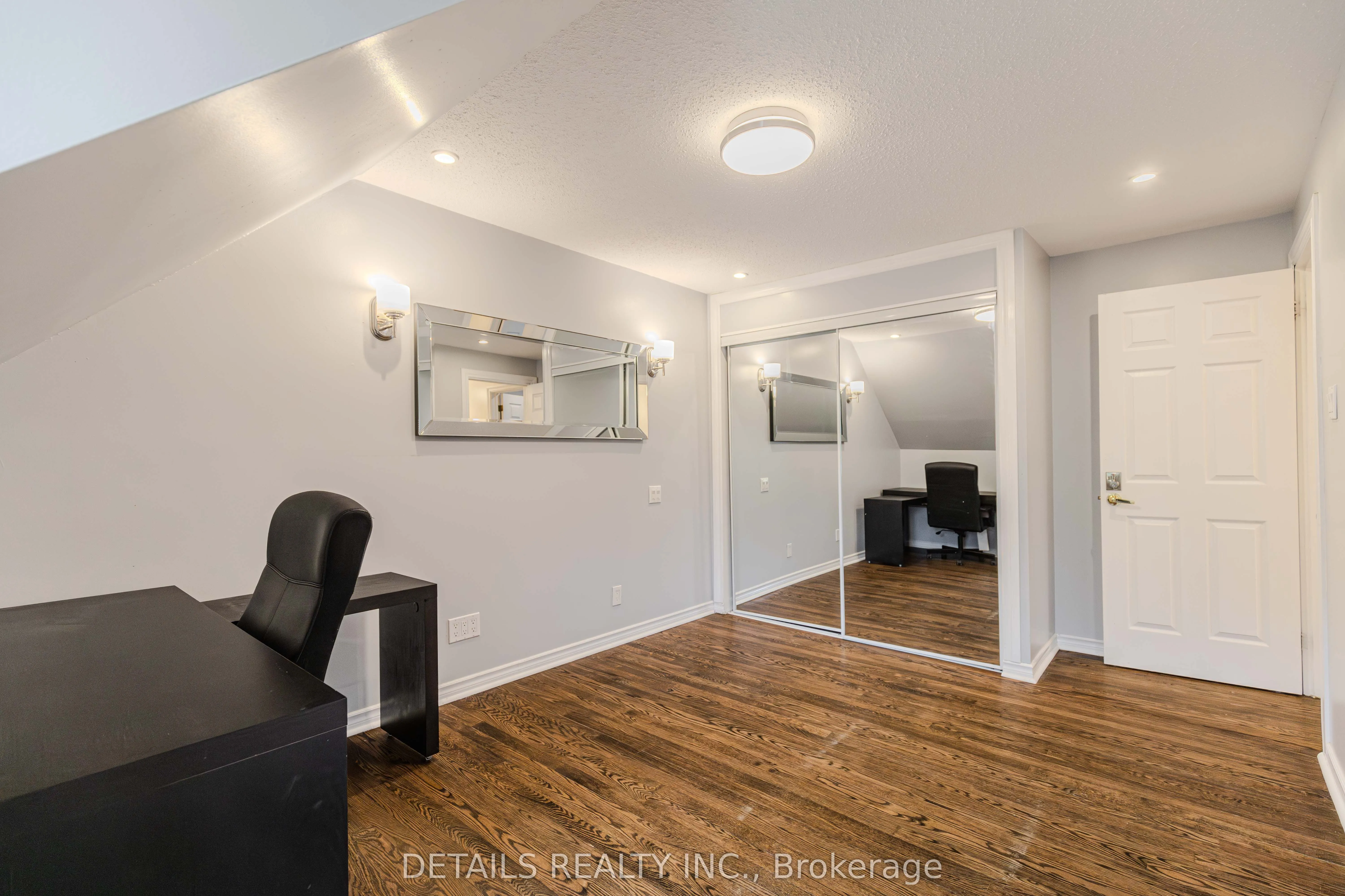 20 Trillium Avenue E