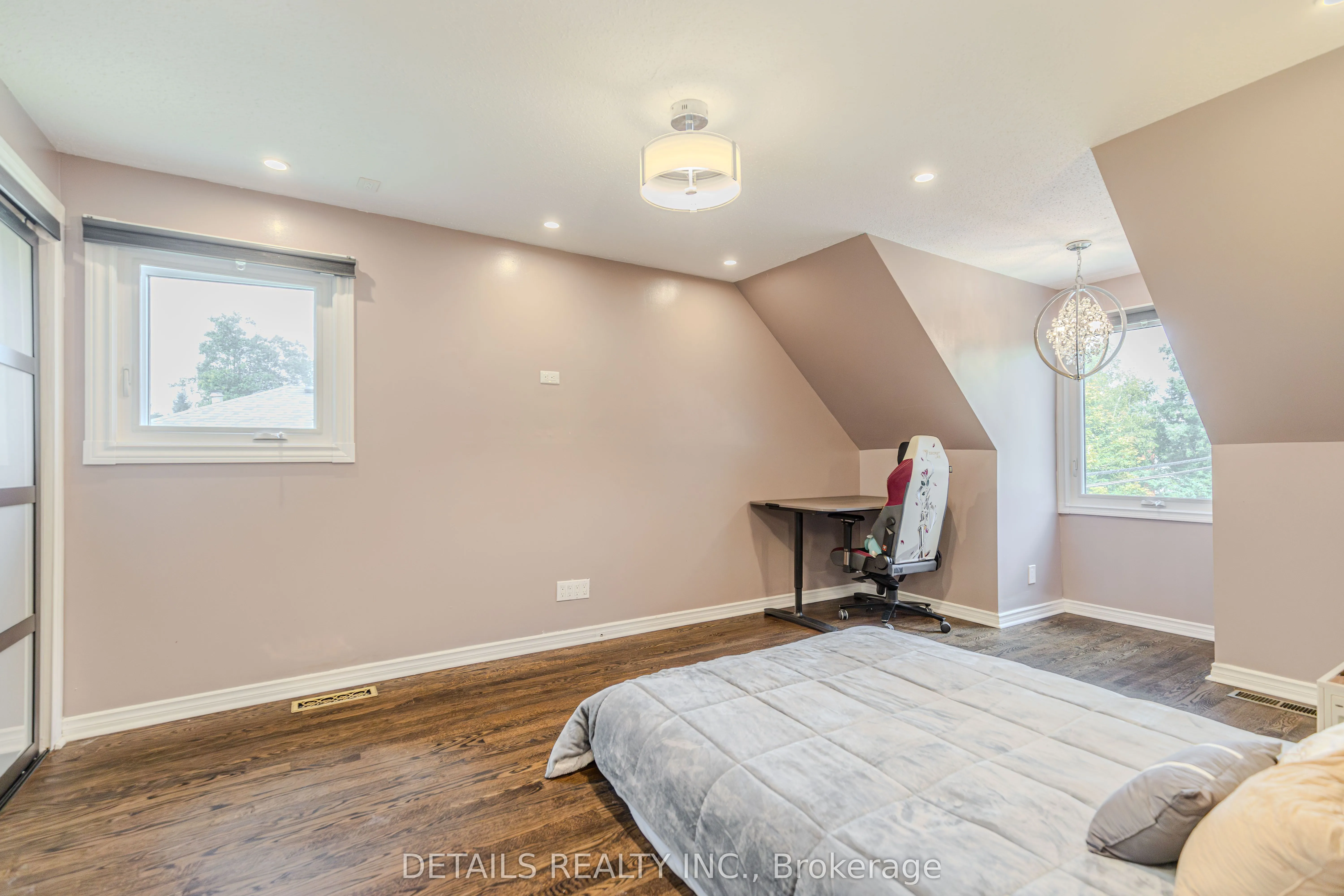 20 Trillium Avenue E