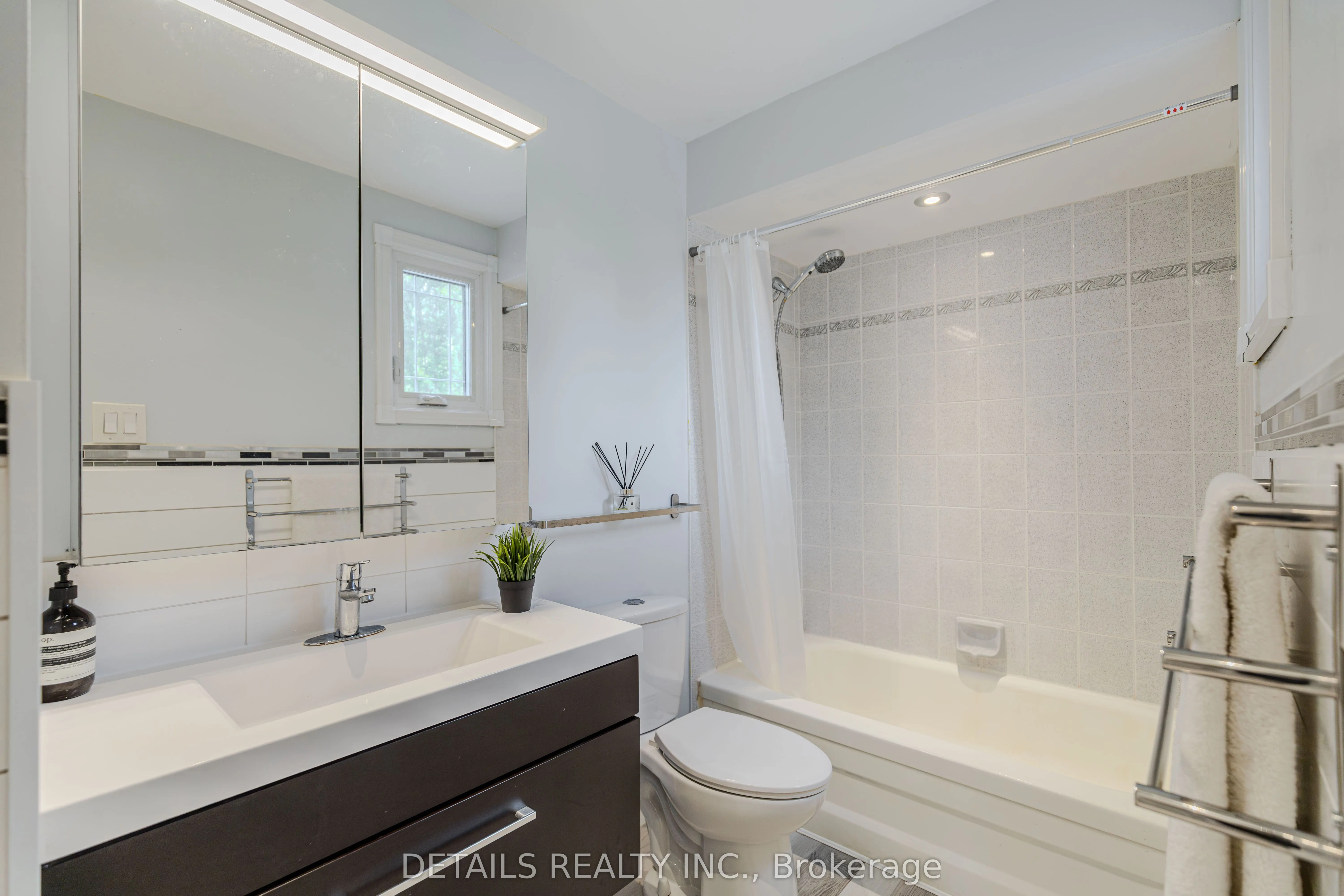 20 Trillium Avenue E