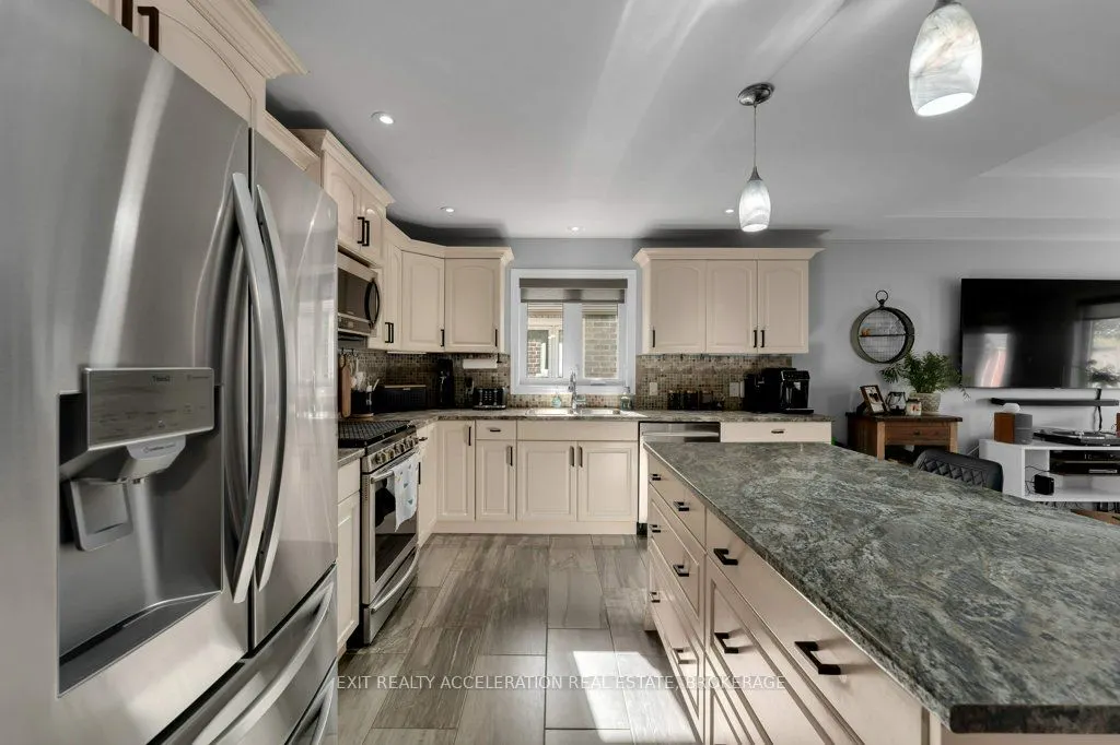 86 Hartwood Crescent