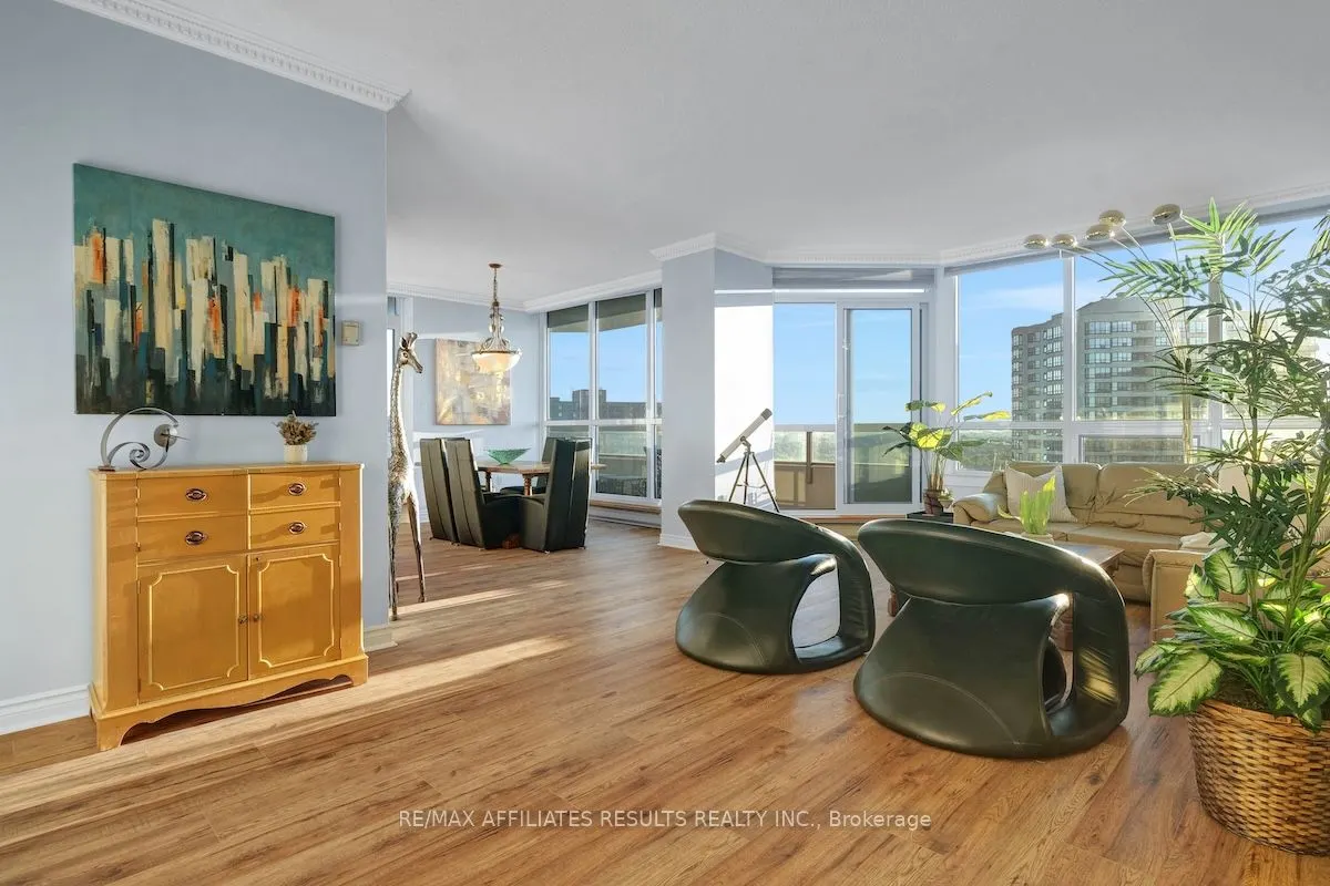 1480 Riverside Drive, #1906