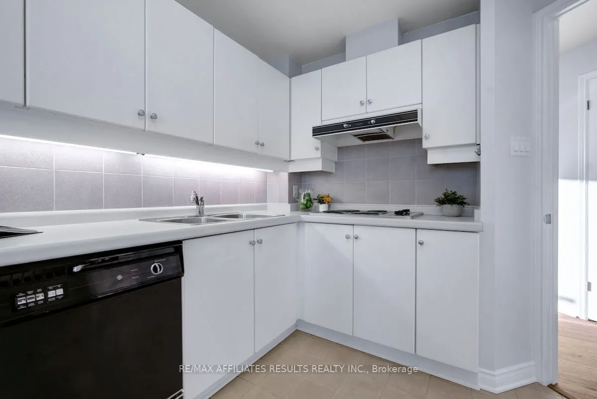 1480 Riverside Drive, #1906