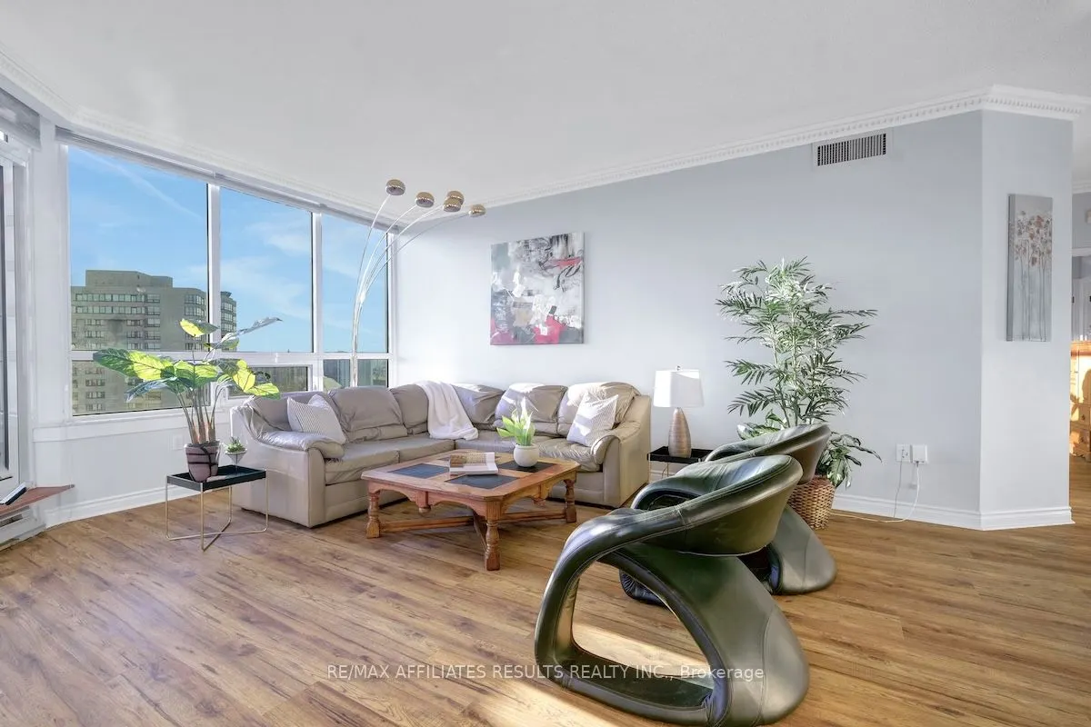 1480 Riverside Drive, #1906