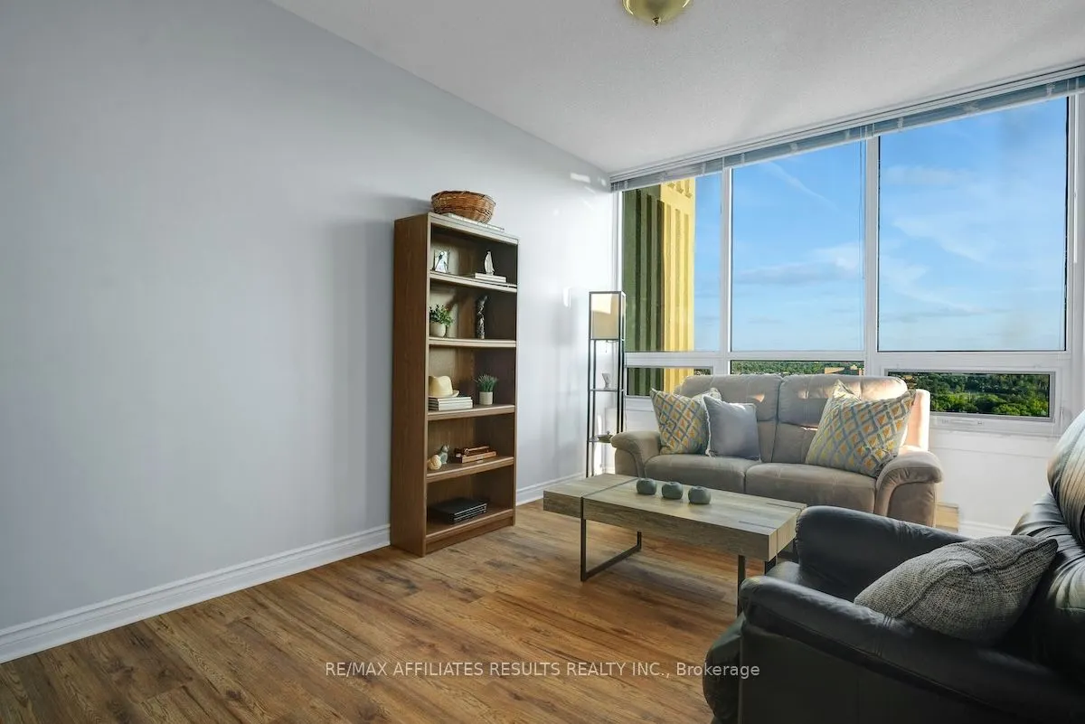 1480 Riverside Drive, #1906
