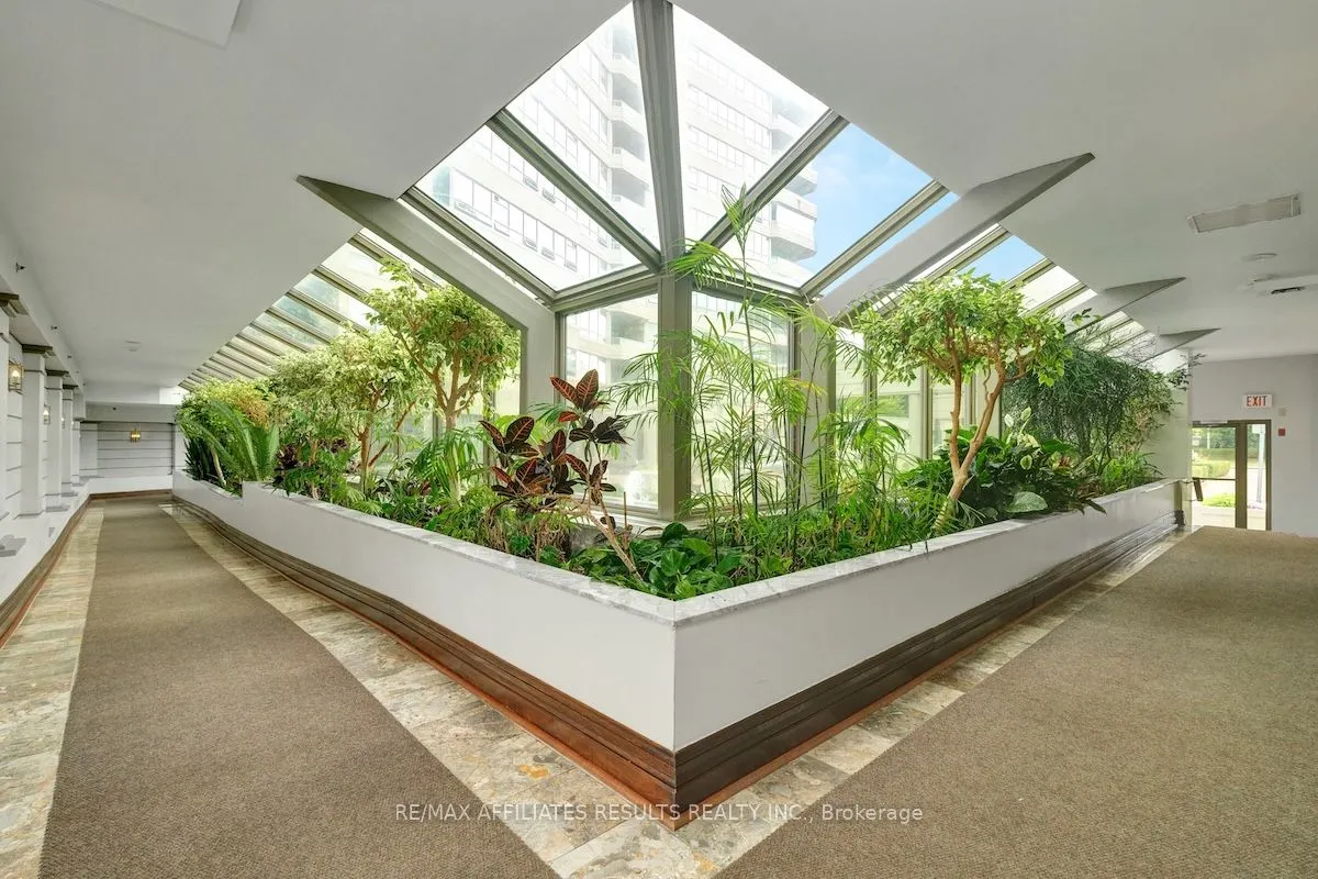 1480 Riverside Drive, #1906