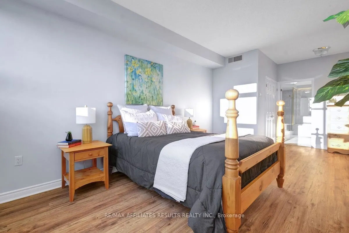 1480 Riverside Drive, #1906
