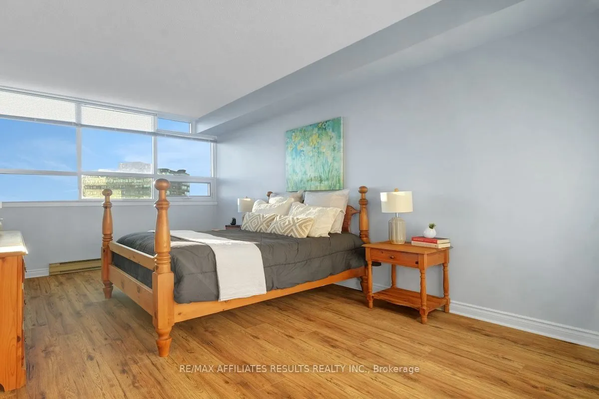 1480 Riverside Drive, #1906