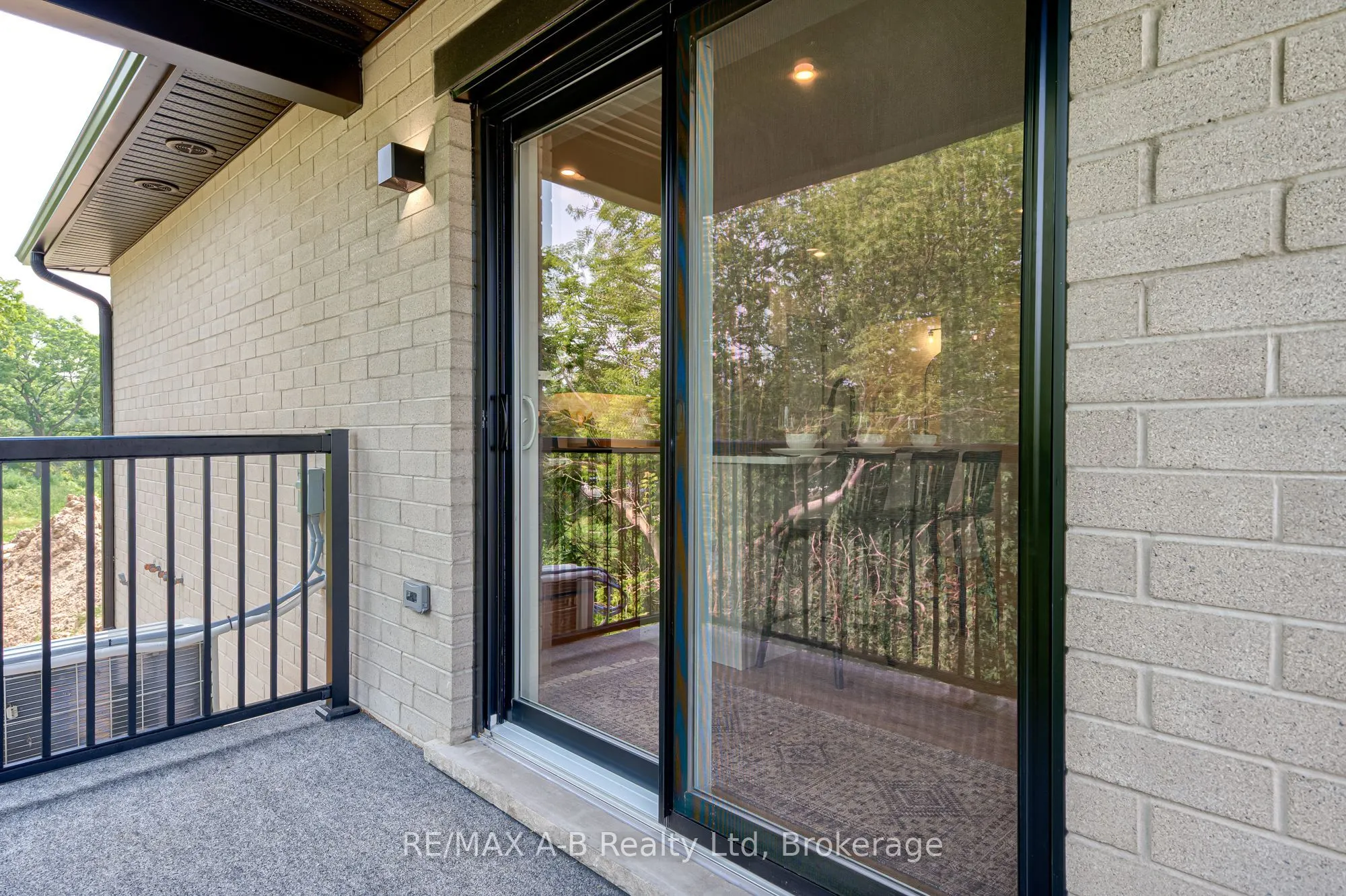 428 Queen Street W, ##6