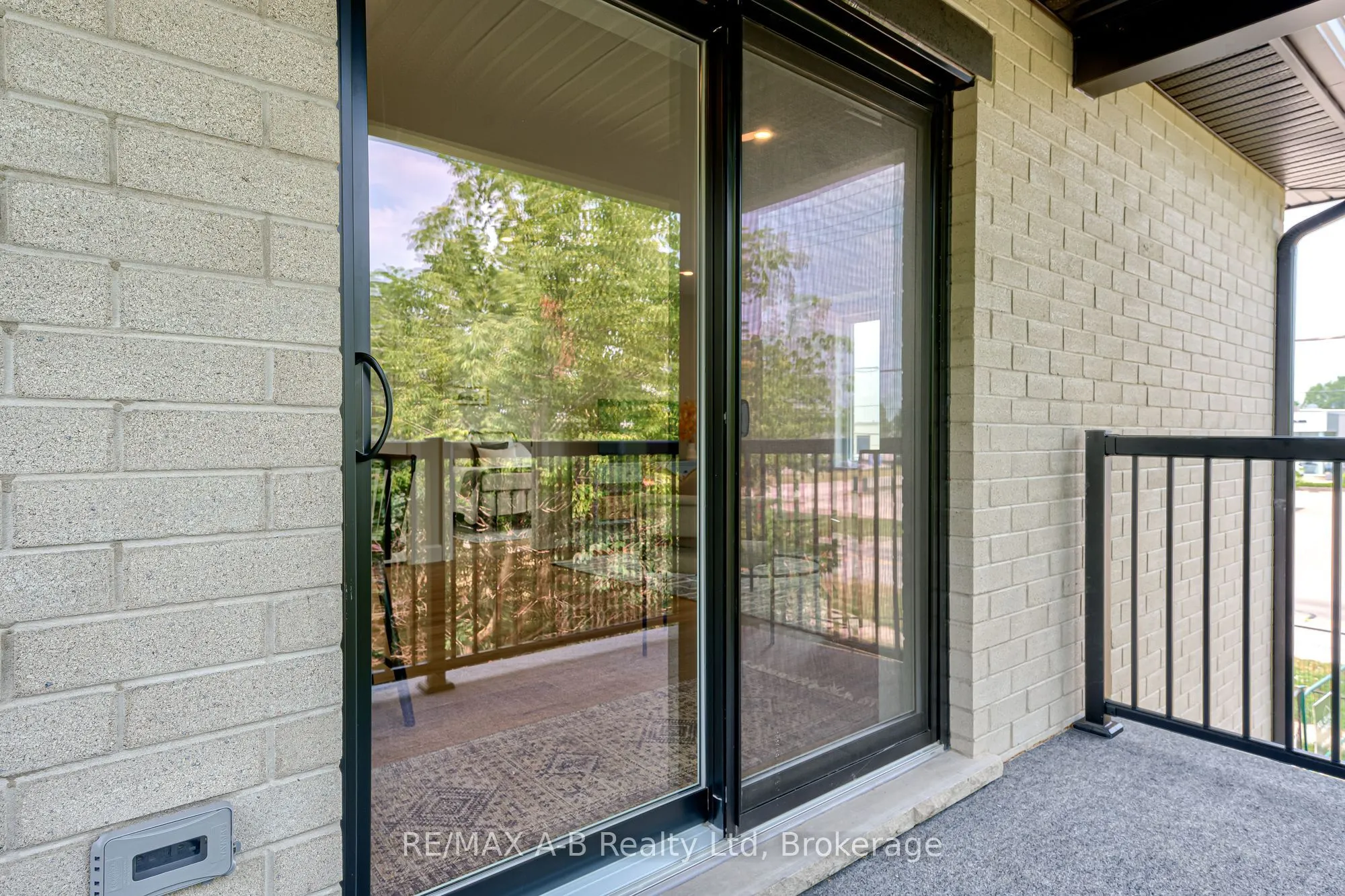 428 Queen Street W, ##3