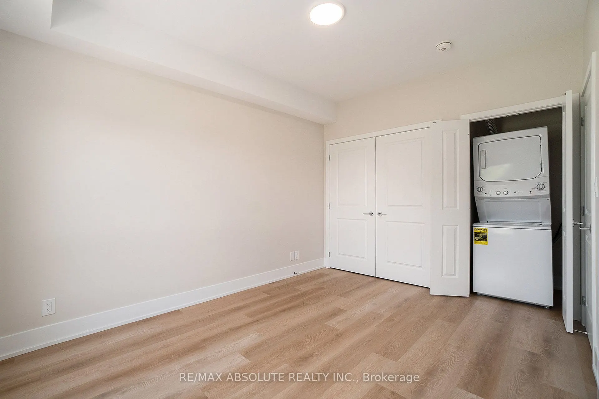 12 Thomas Street S, #210