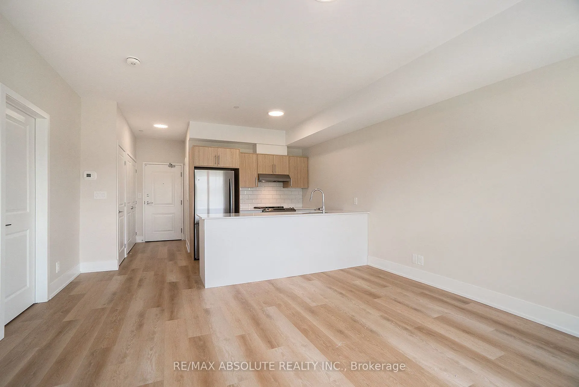 12 Thomas Street S, #210