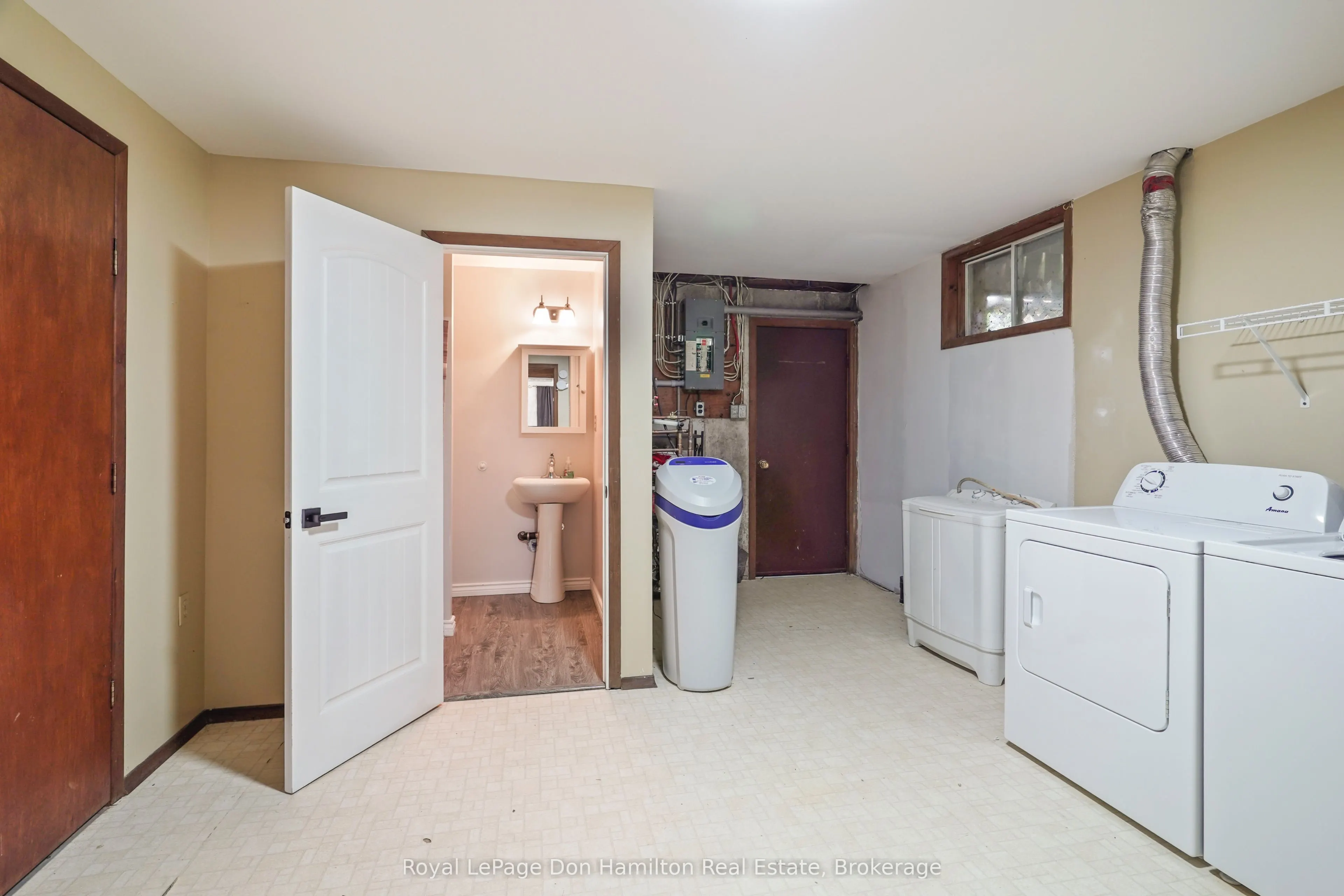1009 Queen Street