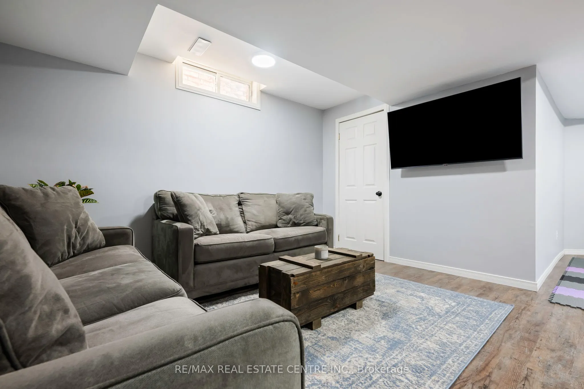 252 Tait Crescent