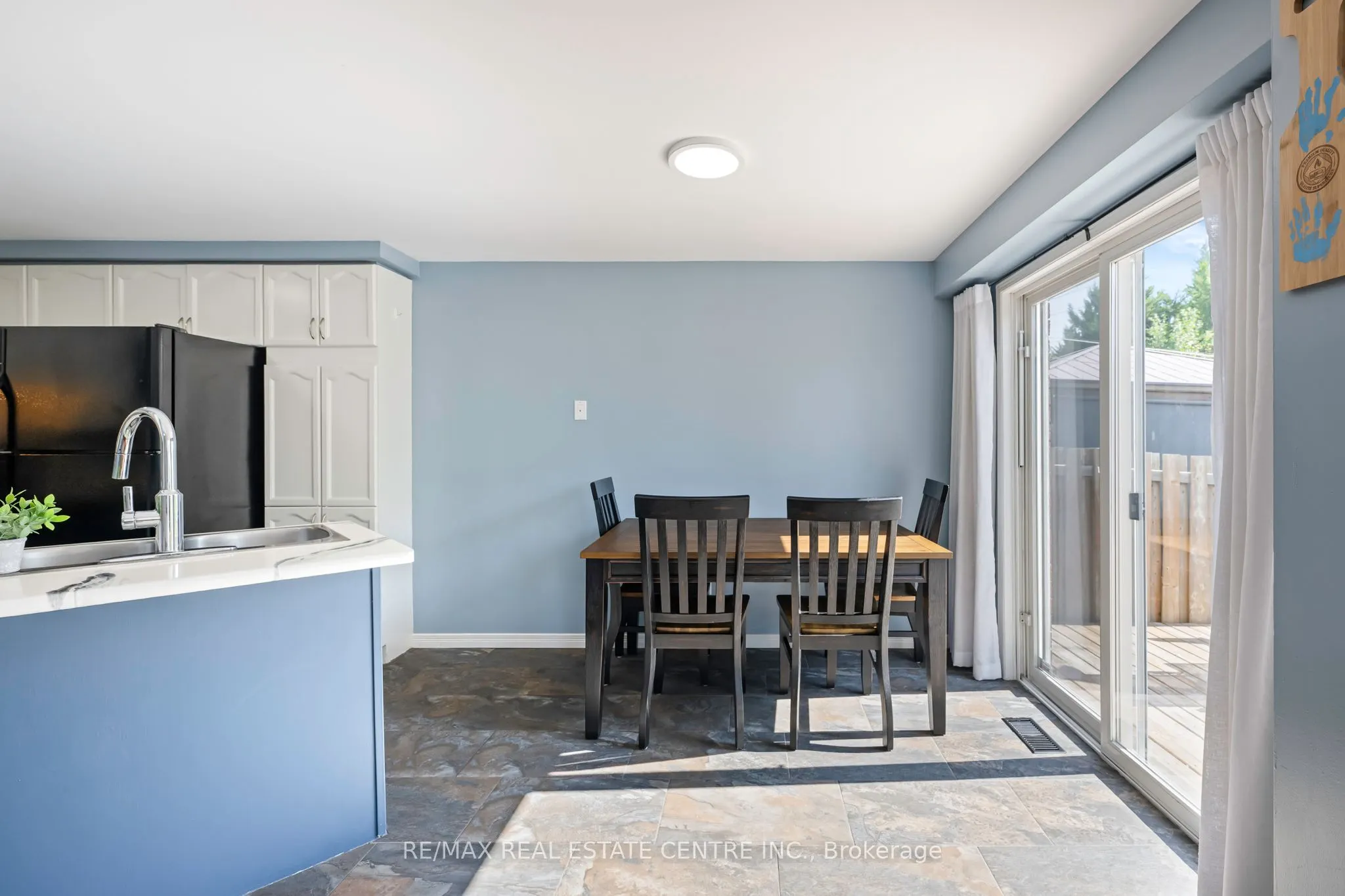 252 Tait Crescent