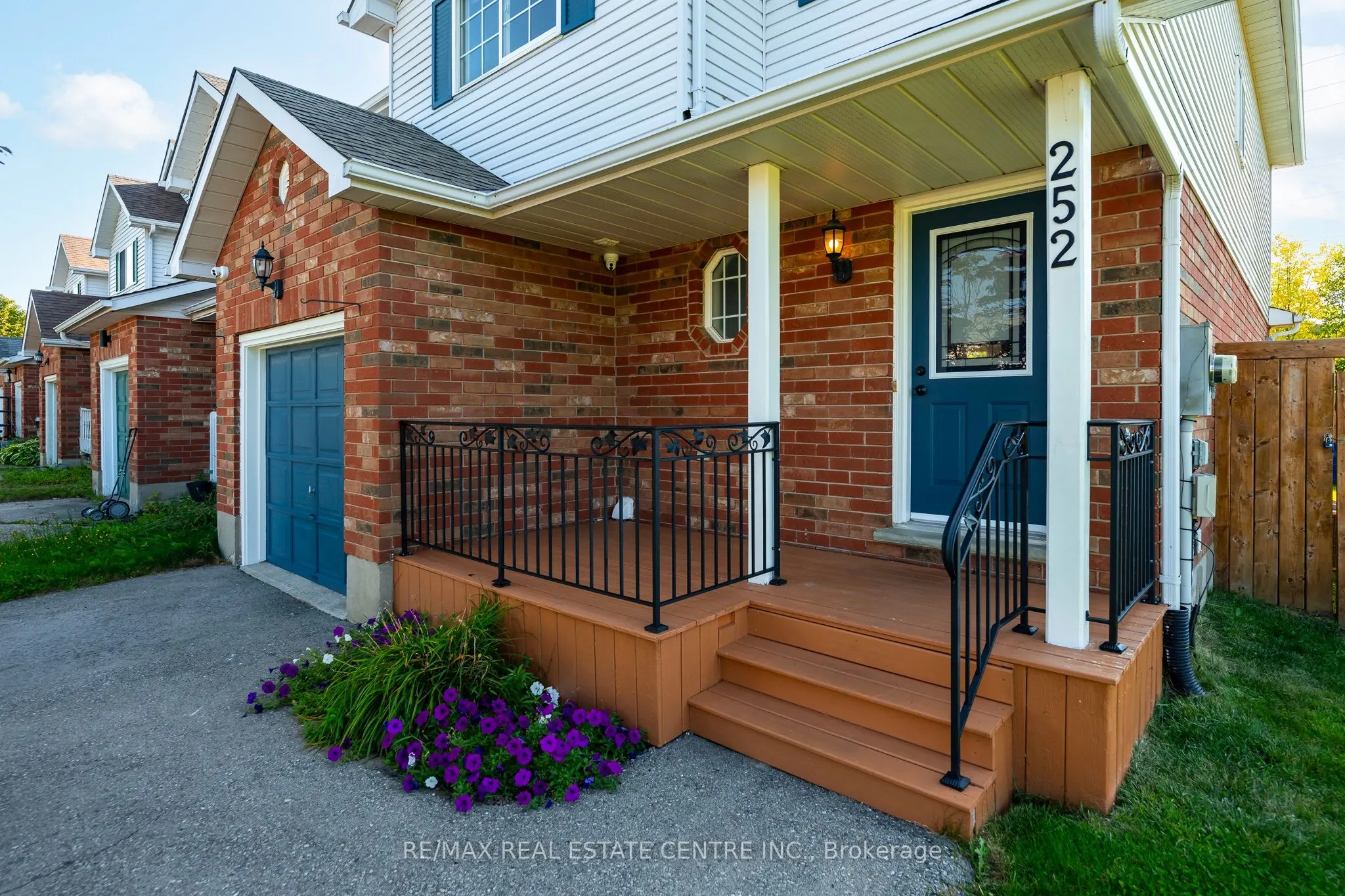 252 Tait Crescent