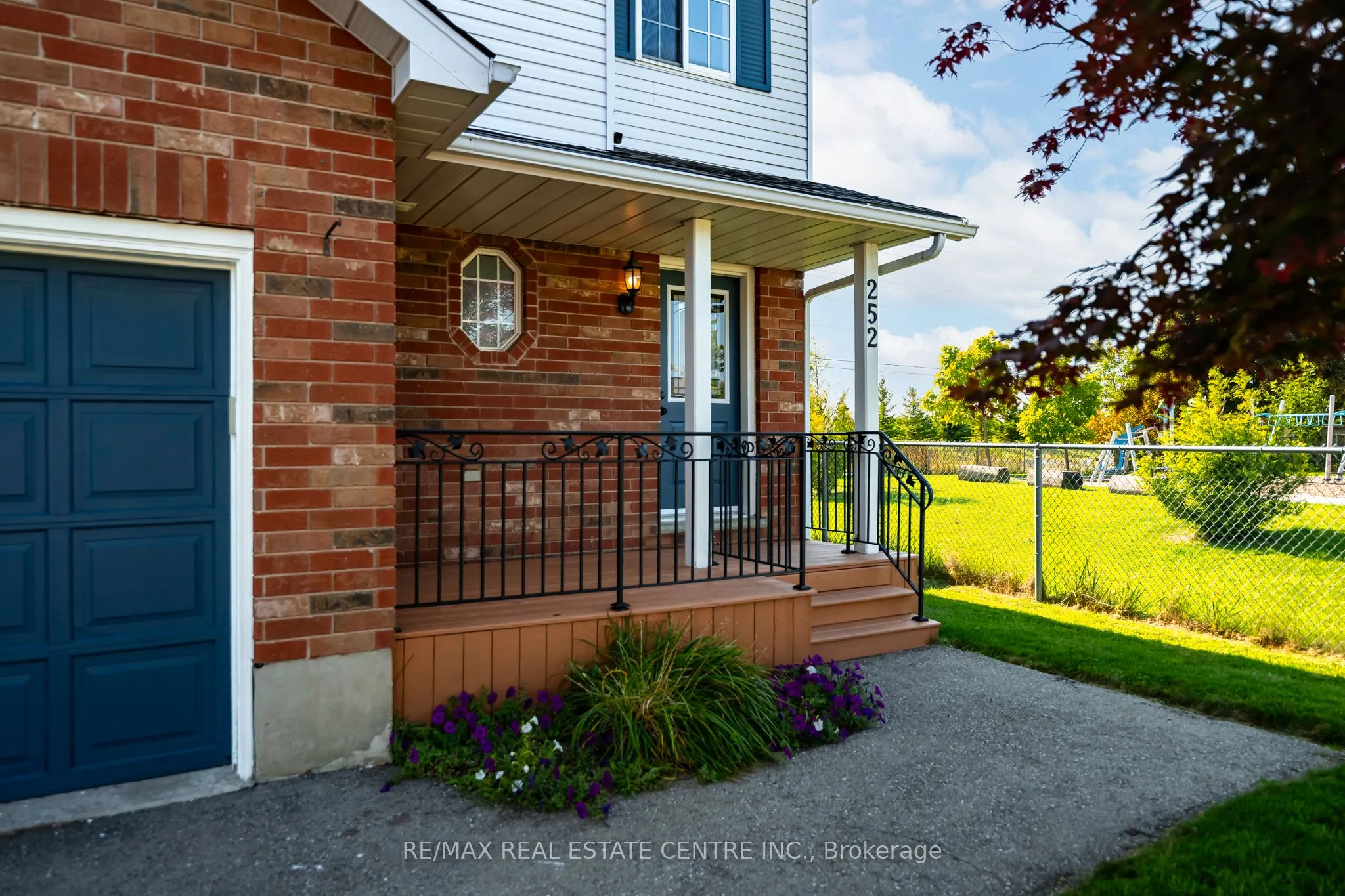 252 Tait Crescent