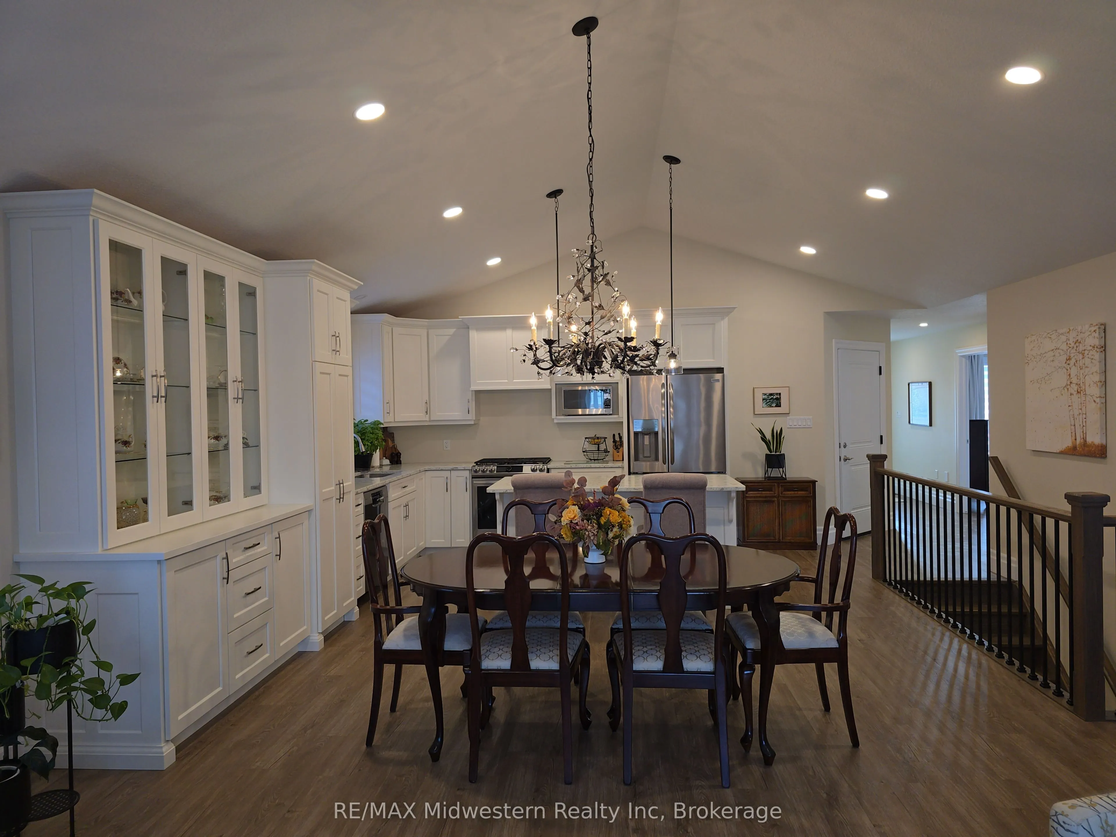 1095 Kincaid Street W
