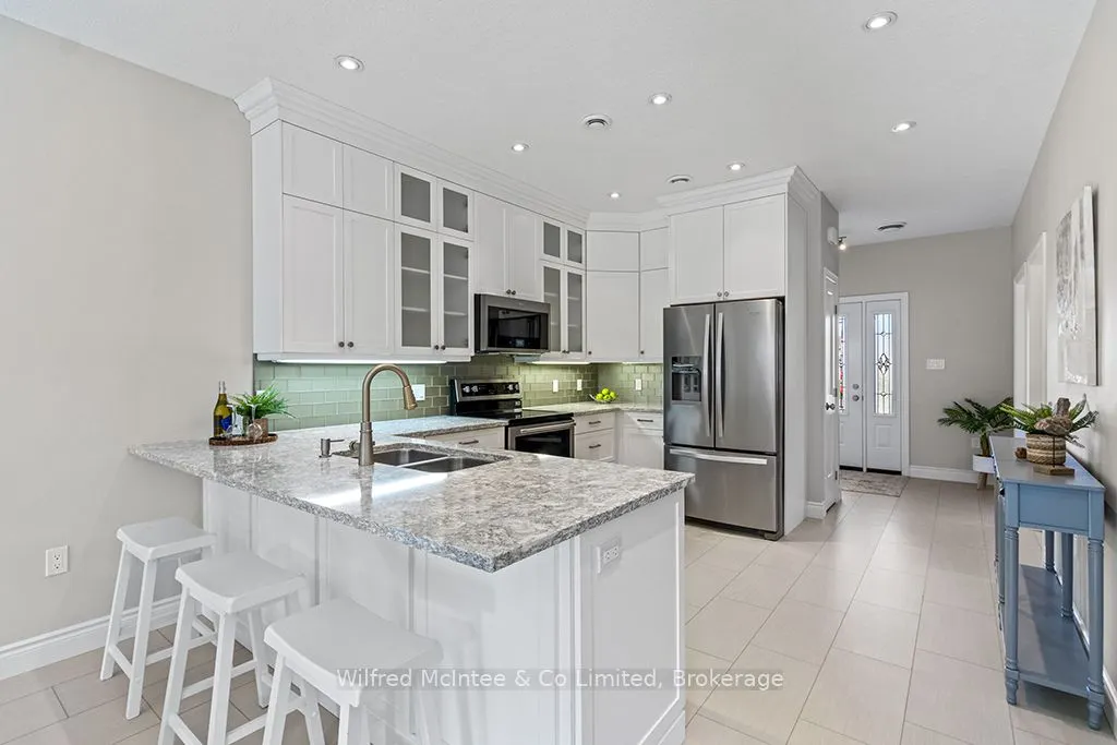 246 Grey Street S, #32