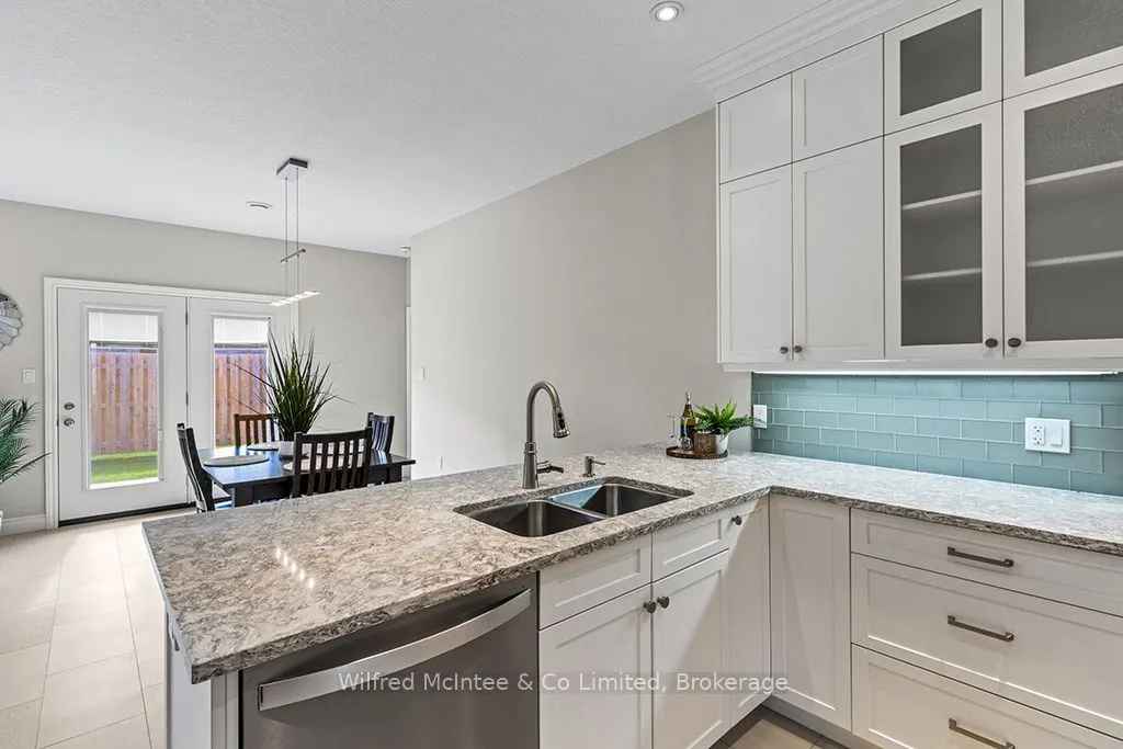 246 Grey Street S, #32