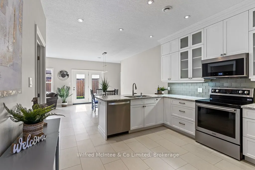 246 Grey Street S, #32