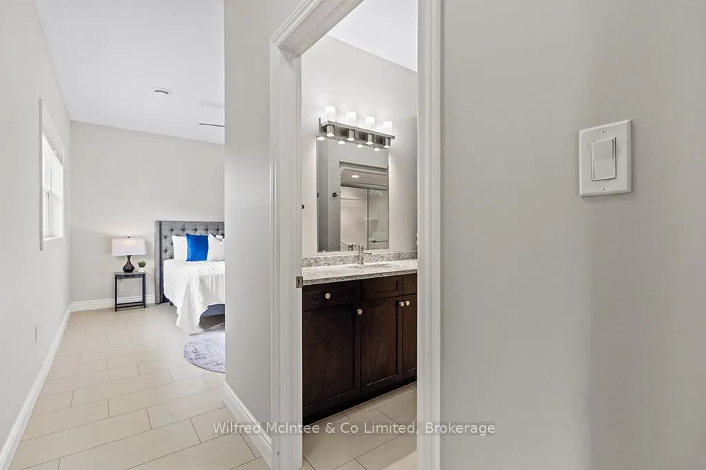 246 Grey Street S, #32