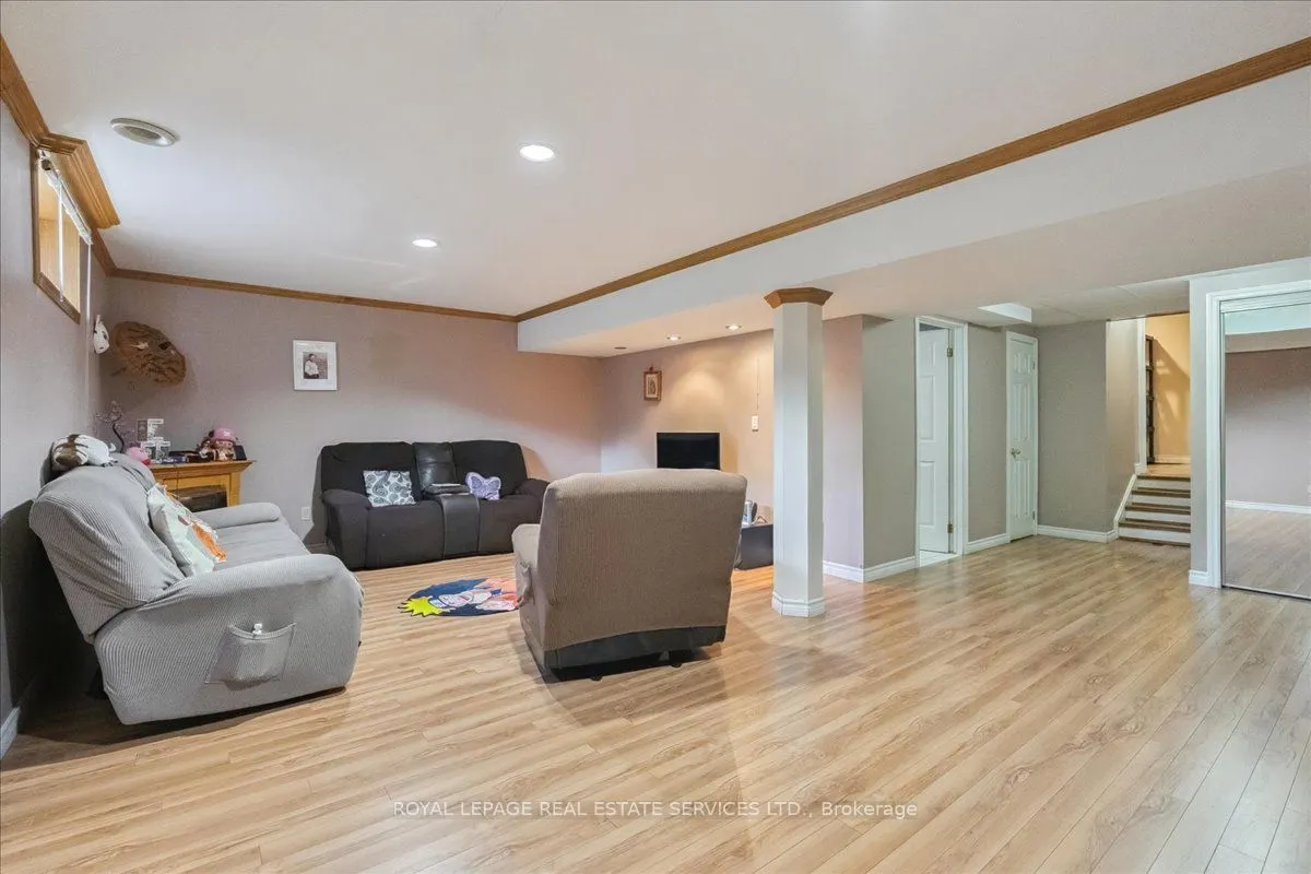 6 Grandview Avenue