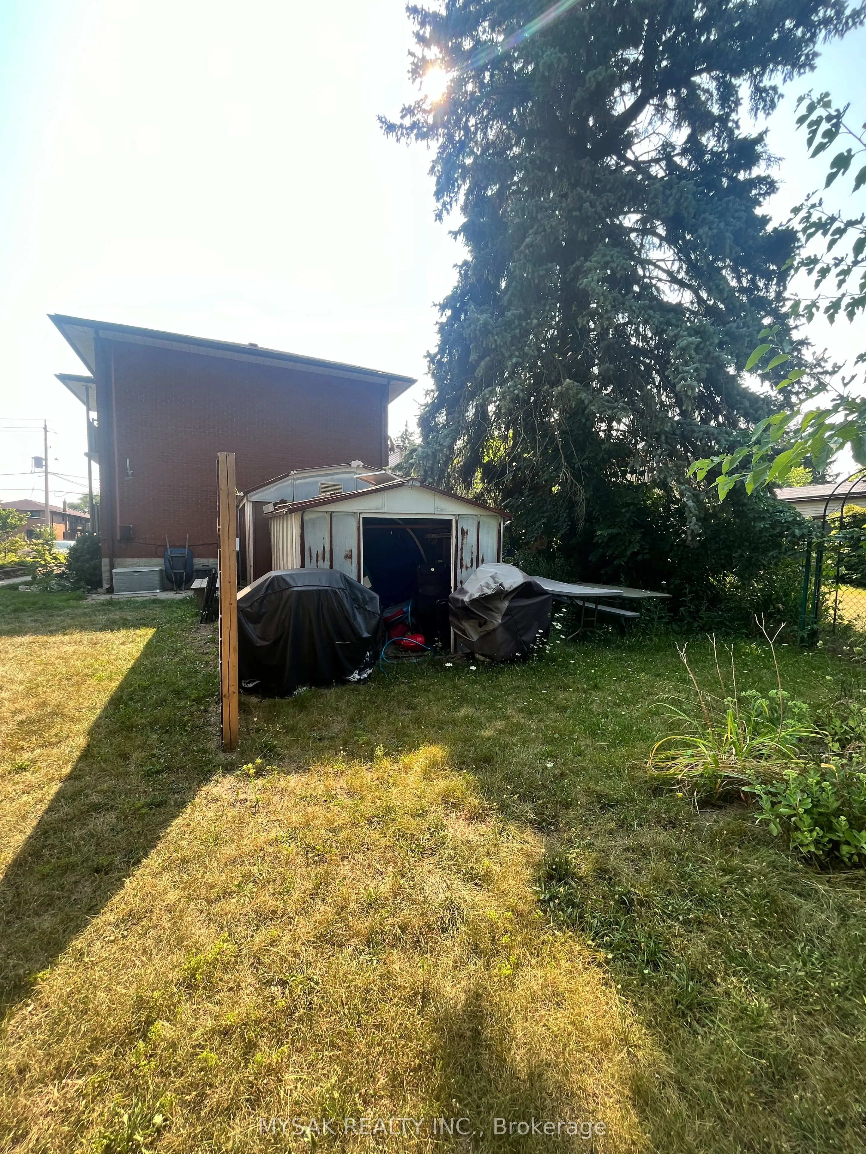 419 Lancaster Street W