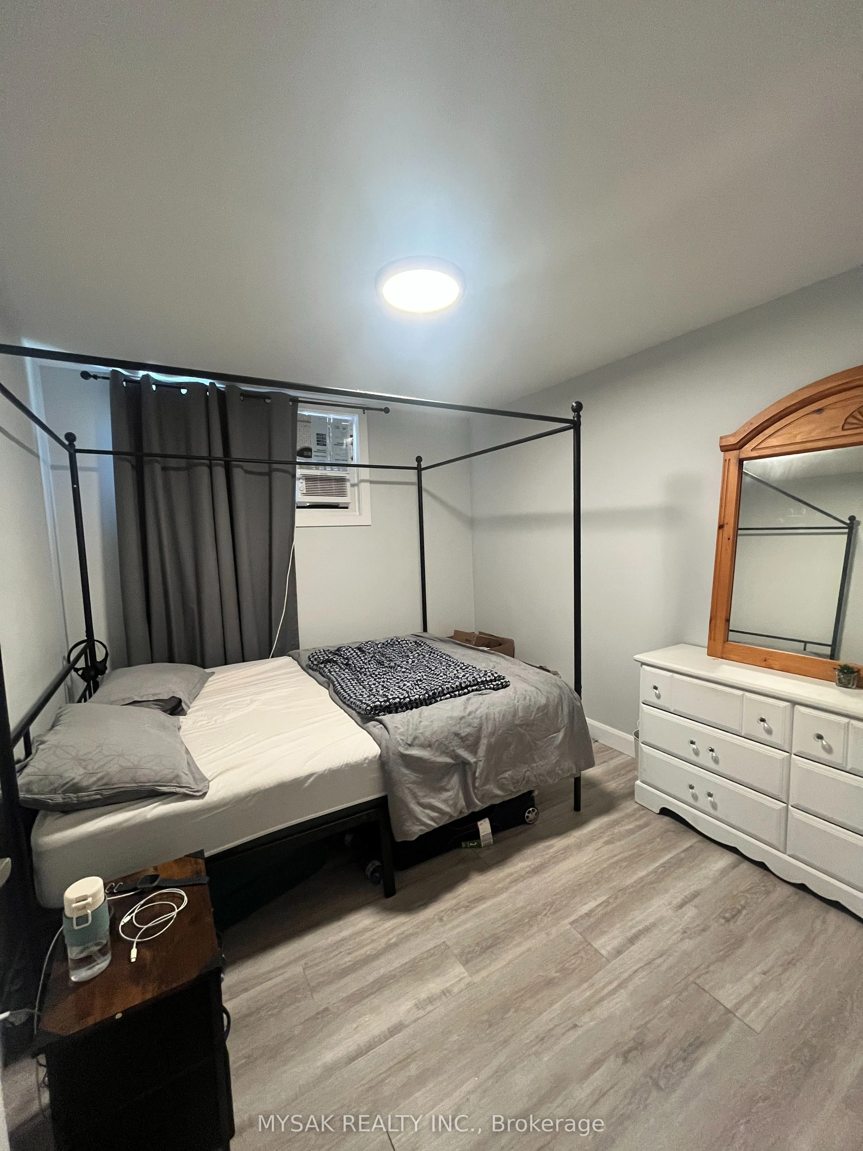 419 Lancaster Street W