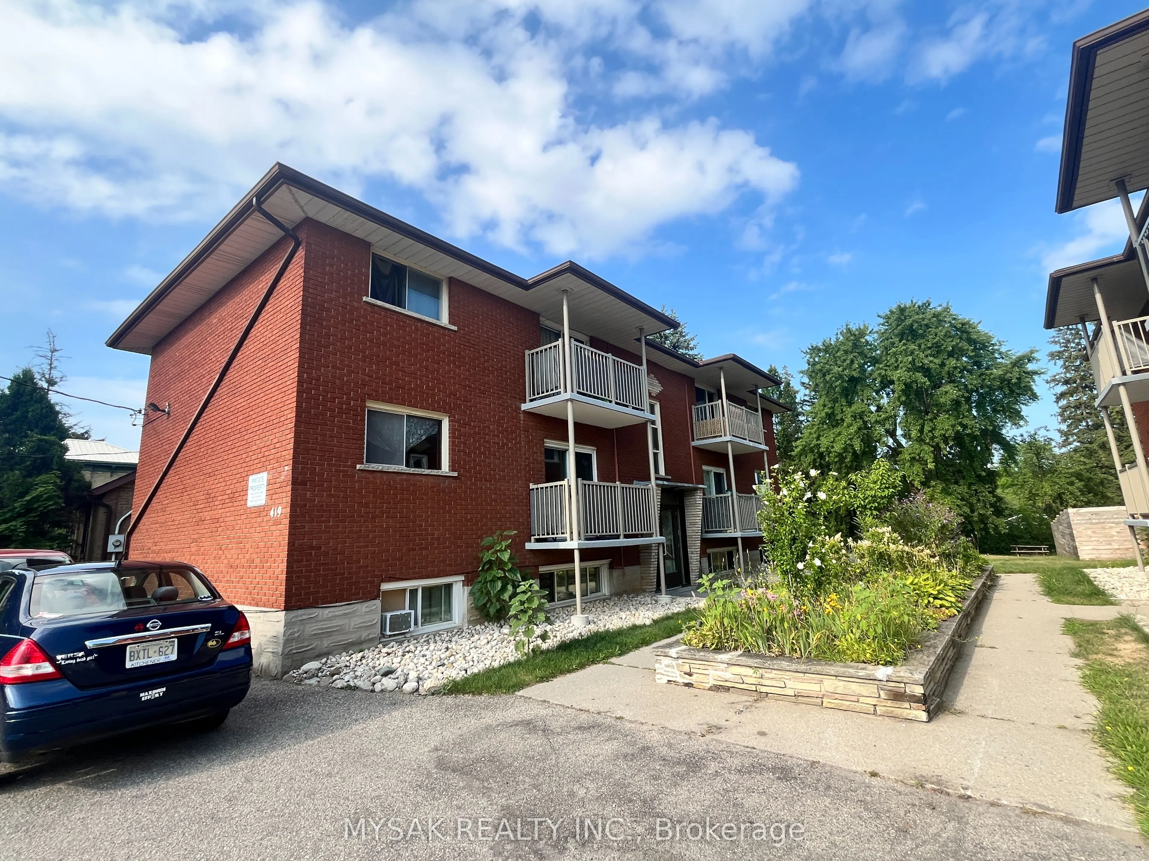419 Lancaster Street W