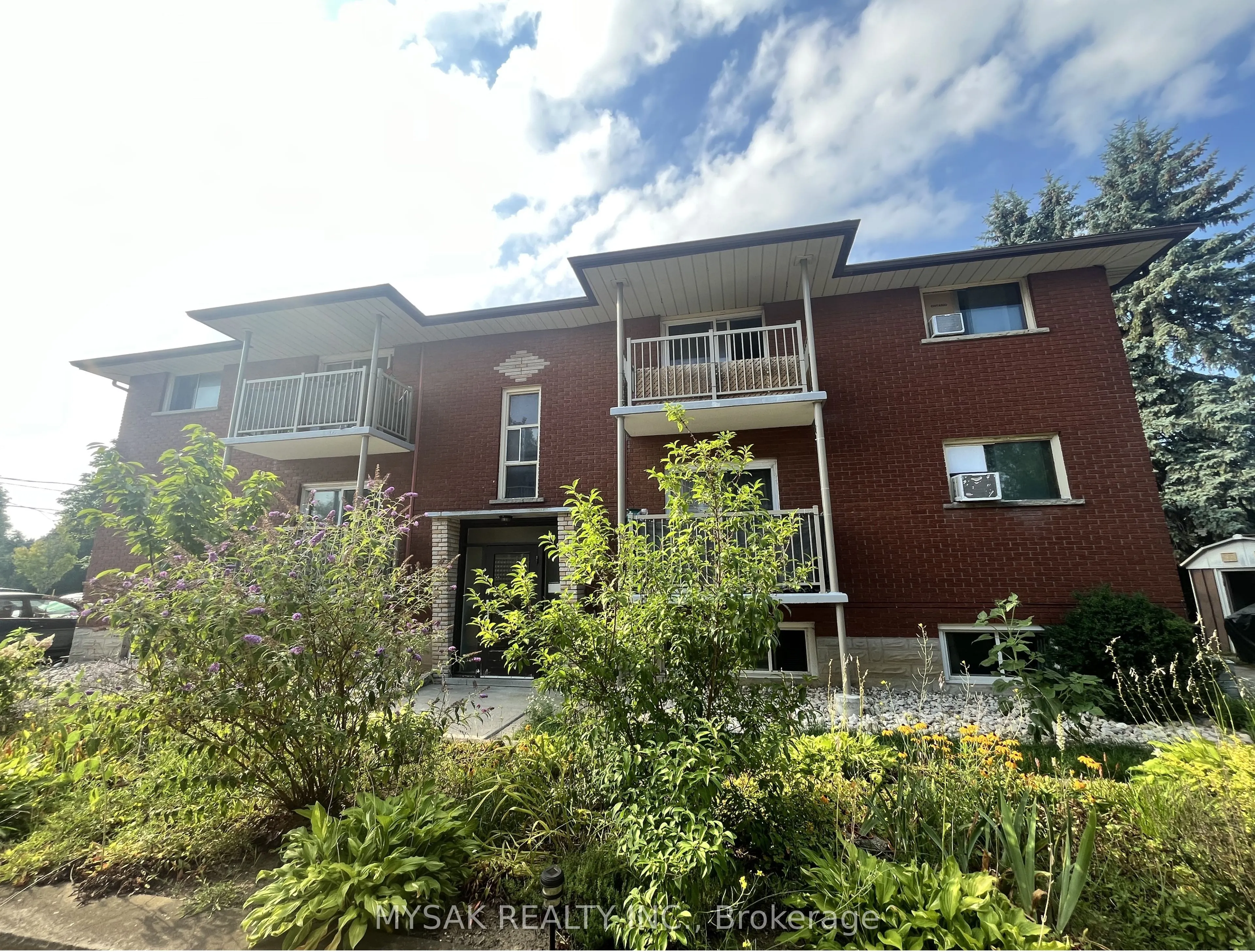 419 Lancaster Street W