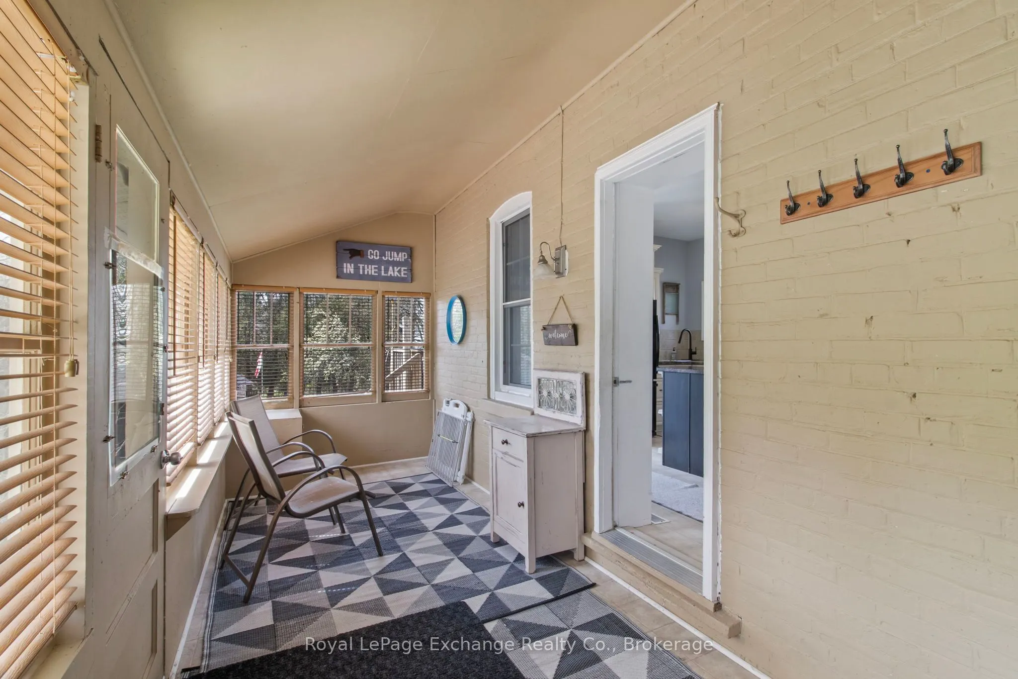 1180 QUEEN Street