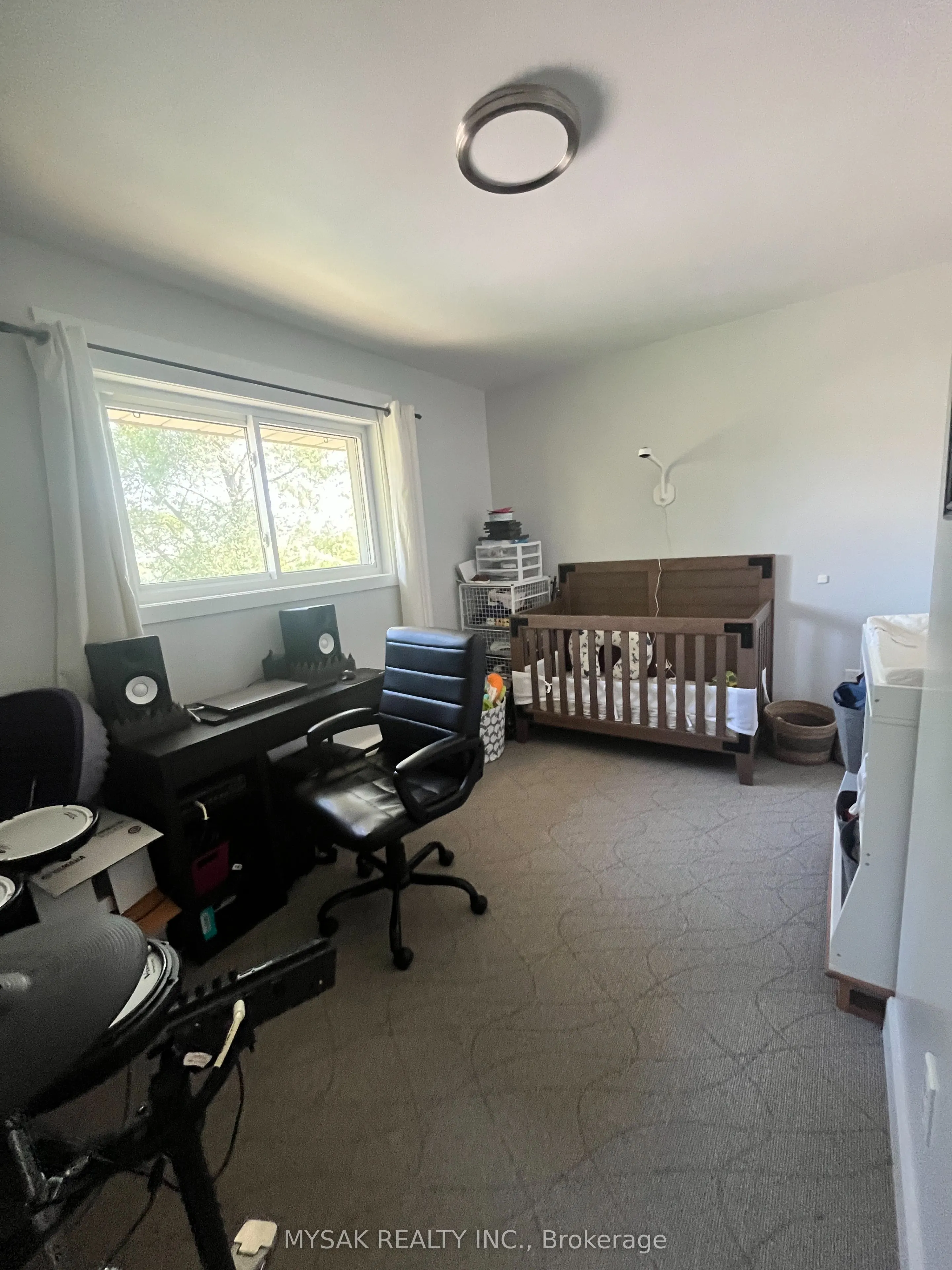 425 Lancaster Street W