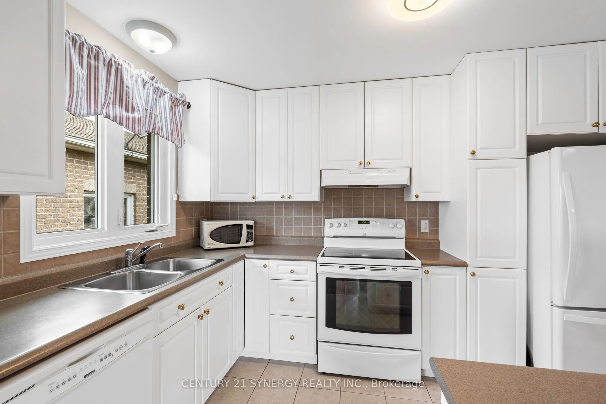 54 Dr Gordon Crescent