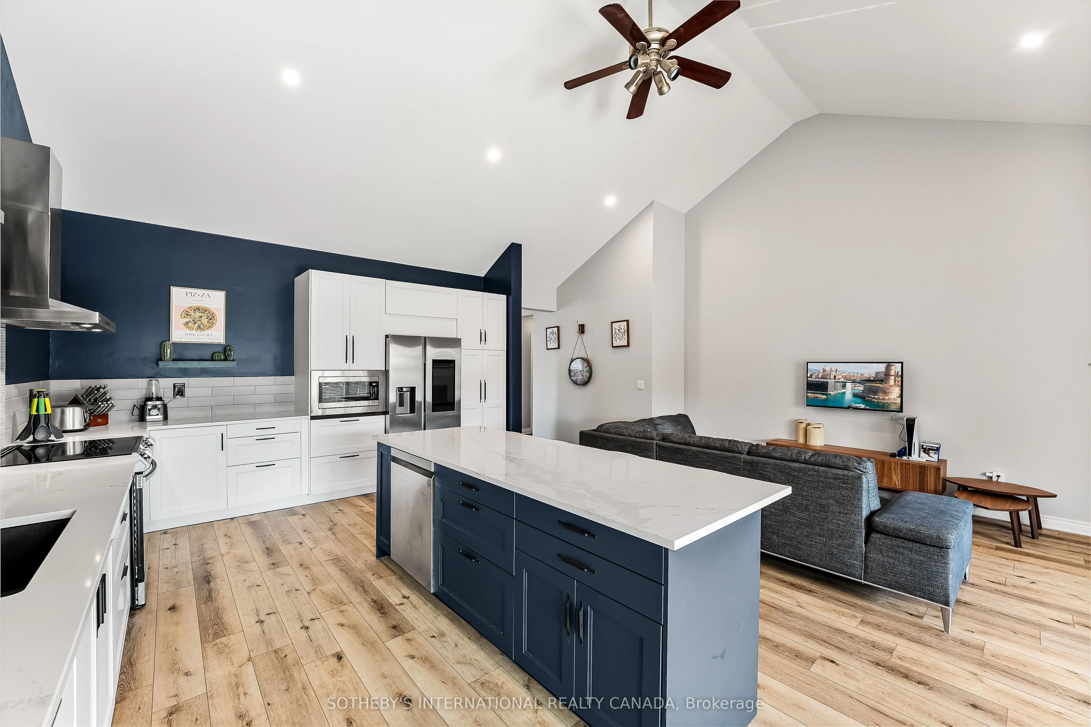 2 Rapley Boulevard