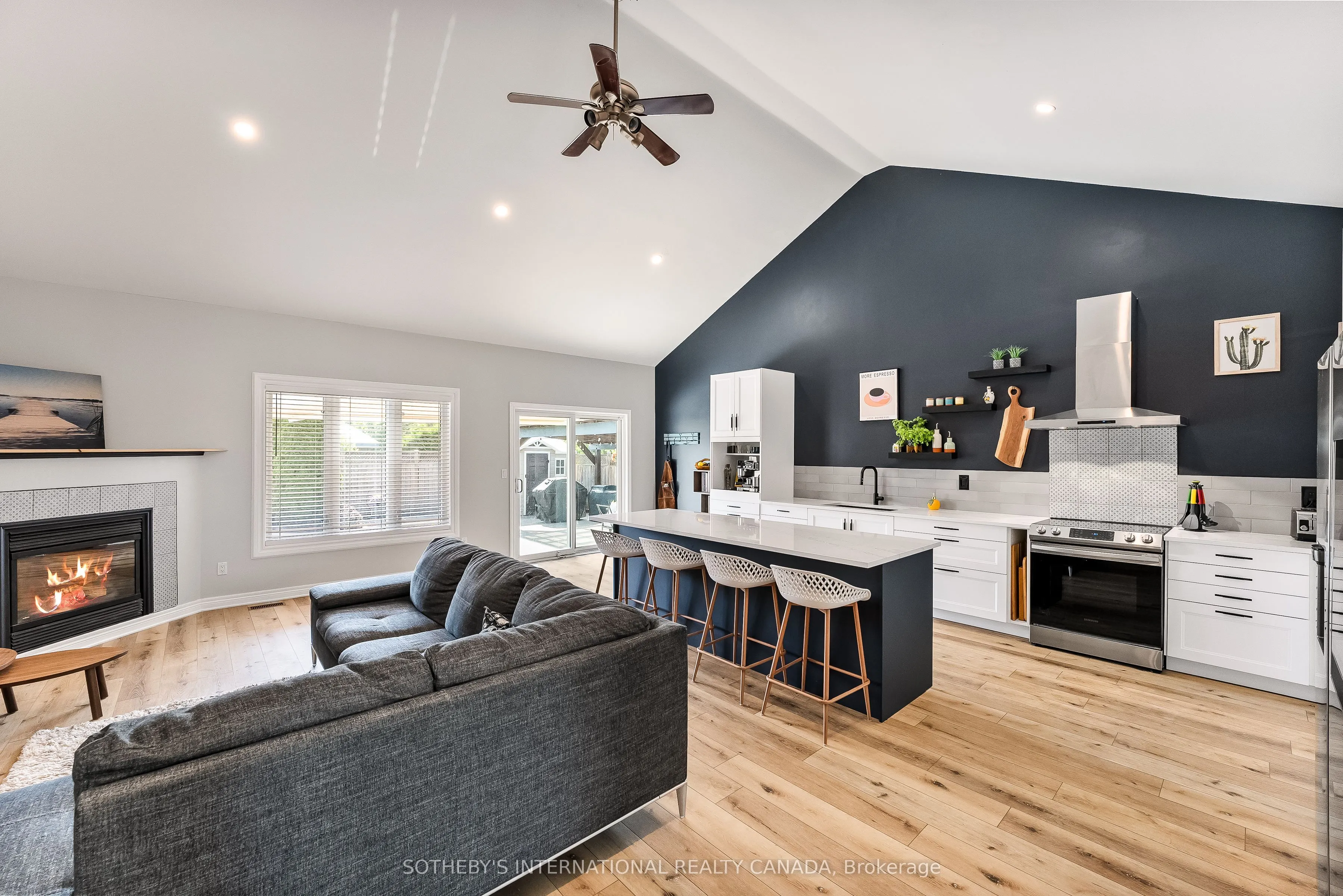2 Rapley Boulevard