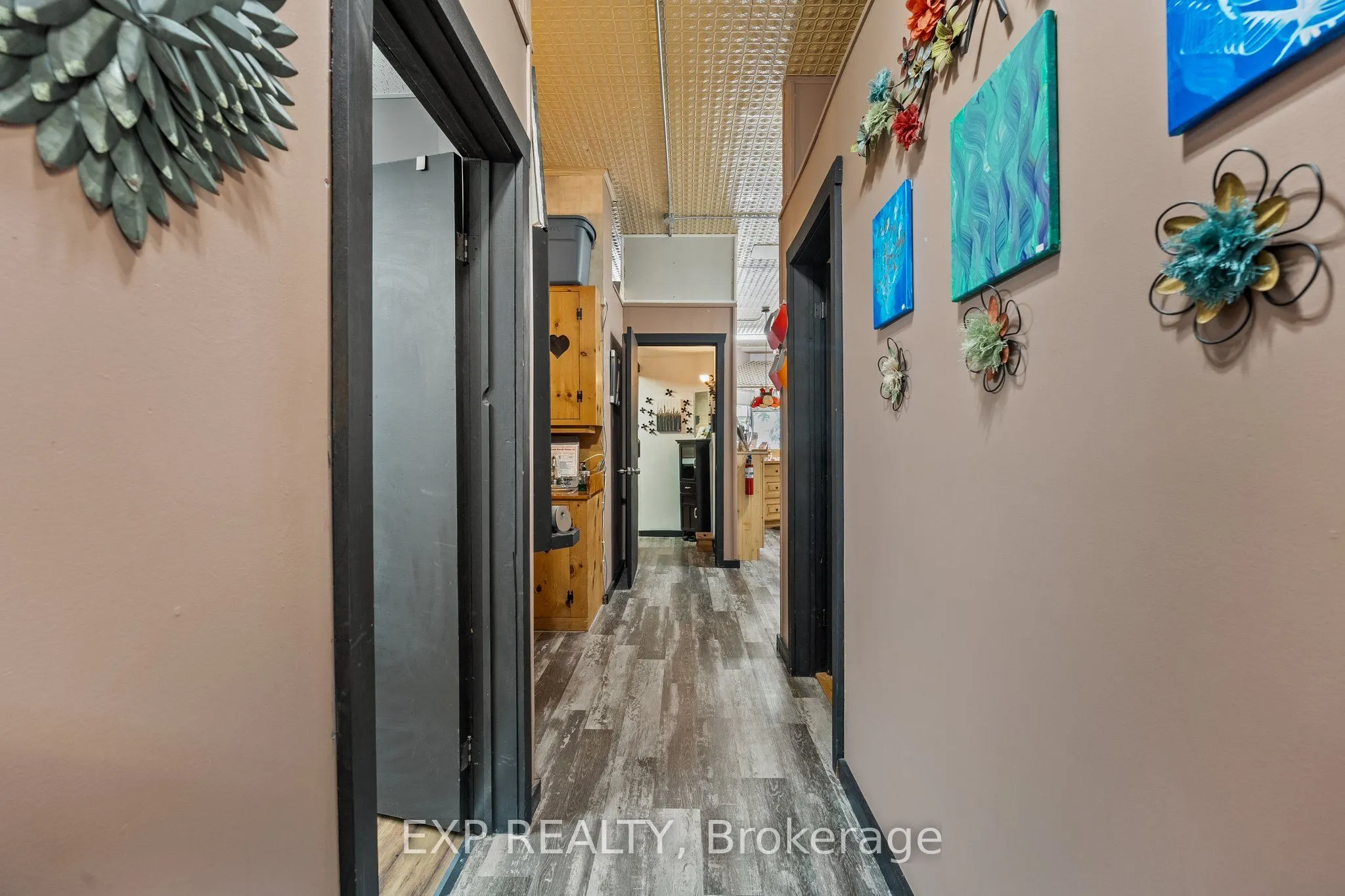 104 William Street N