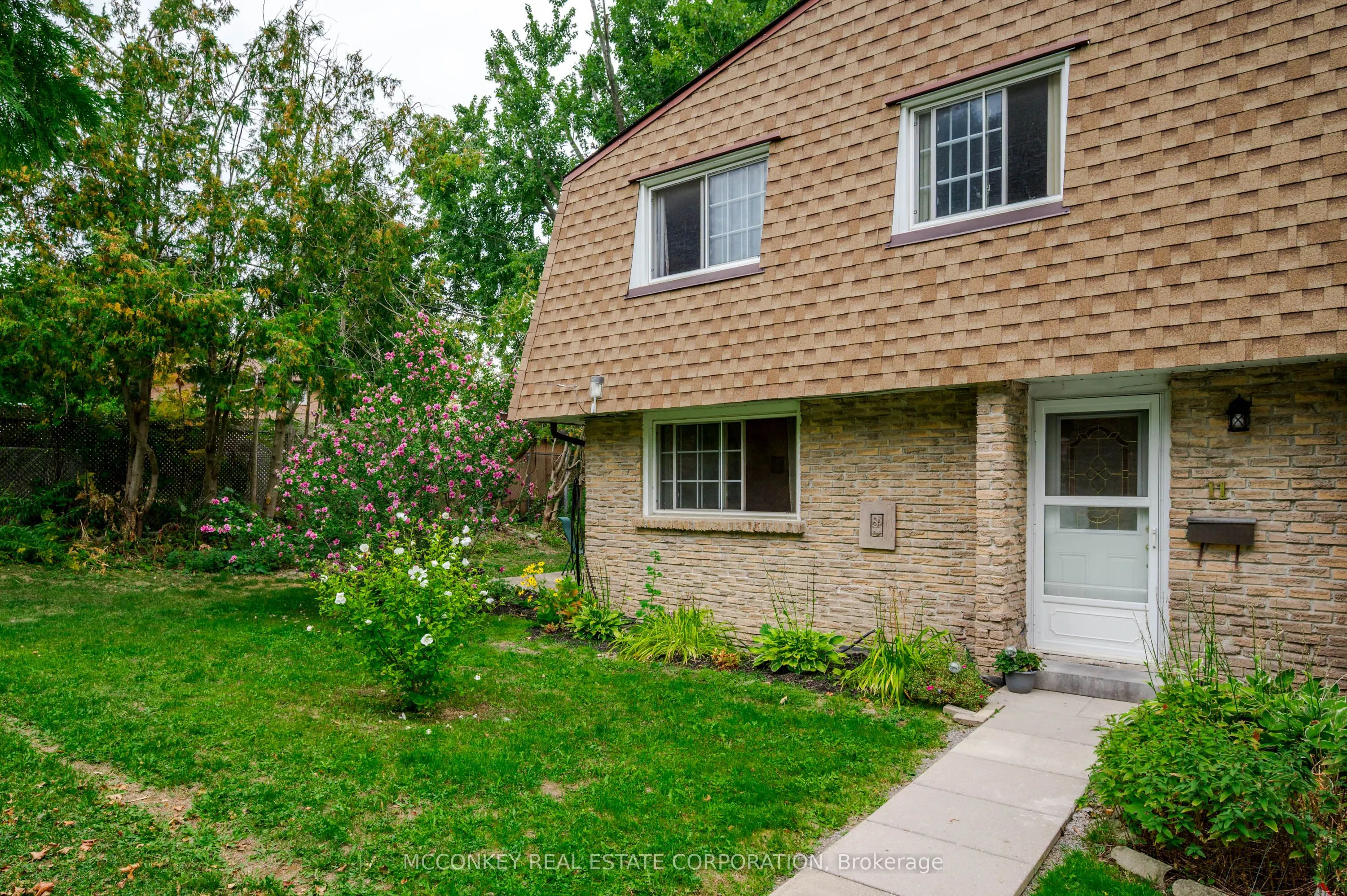 740 Chamberlain Street W, #11