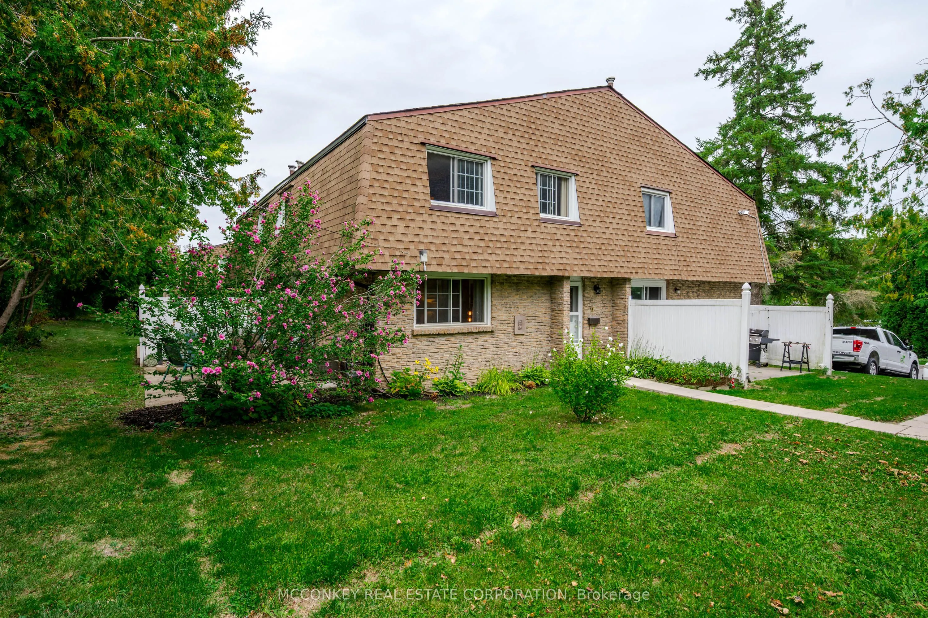740 Chamberlain Street W, #11