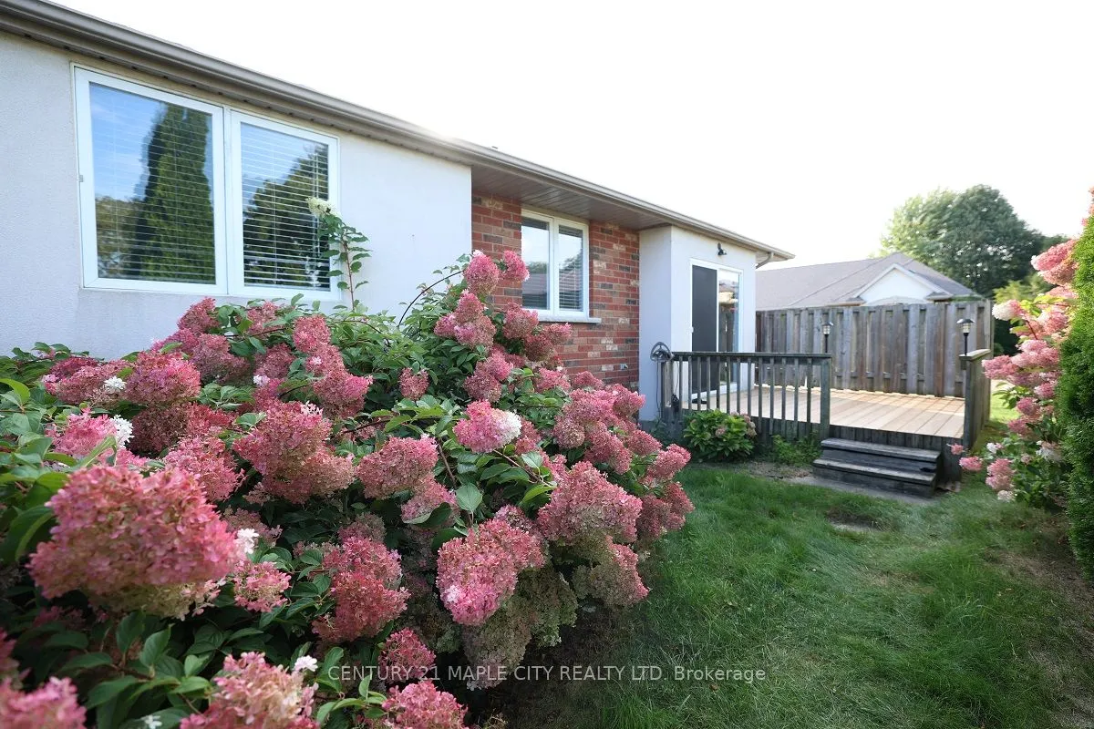 15 Oakgrove Lane