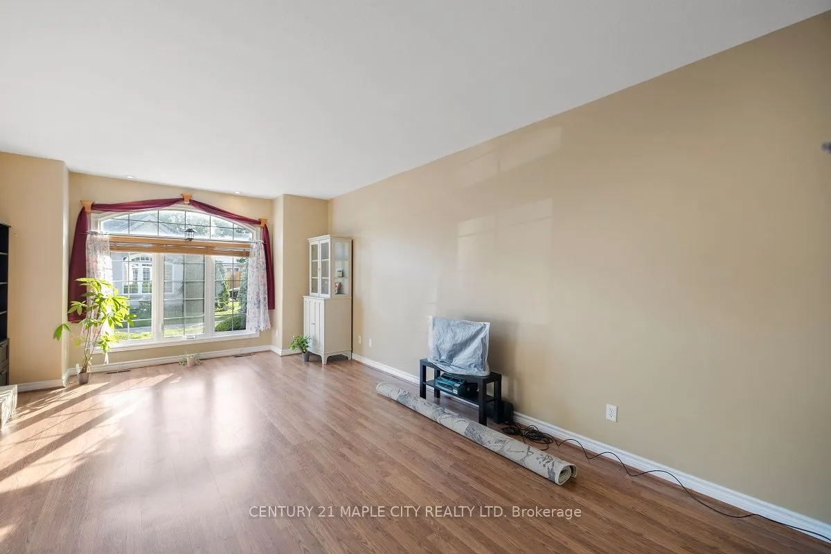 15 Oakgrove Lane