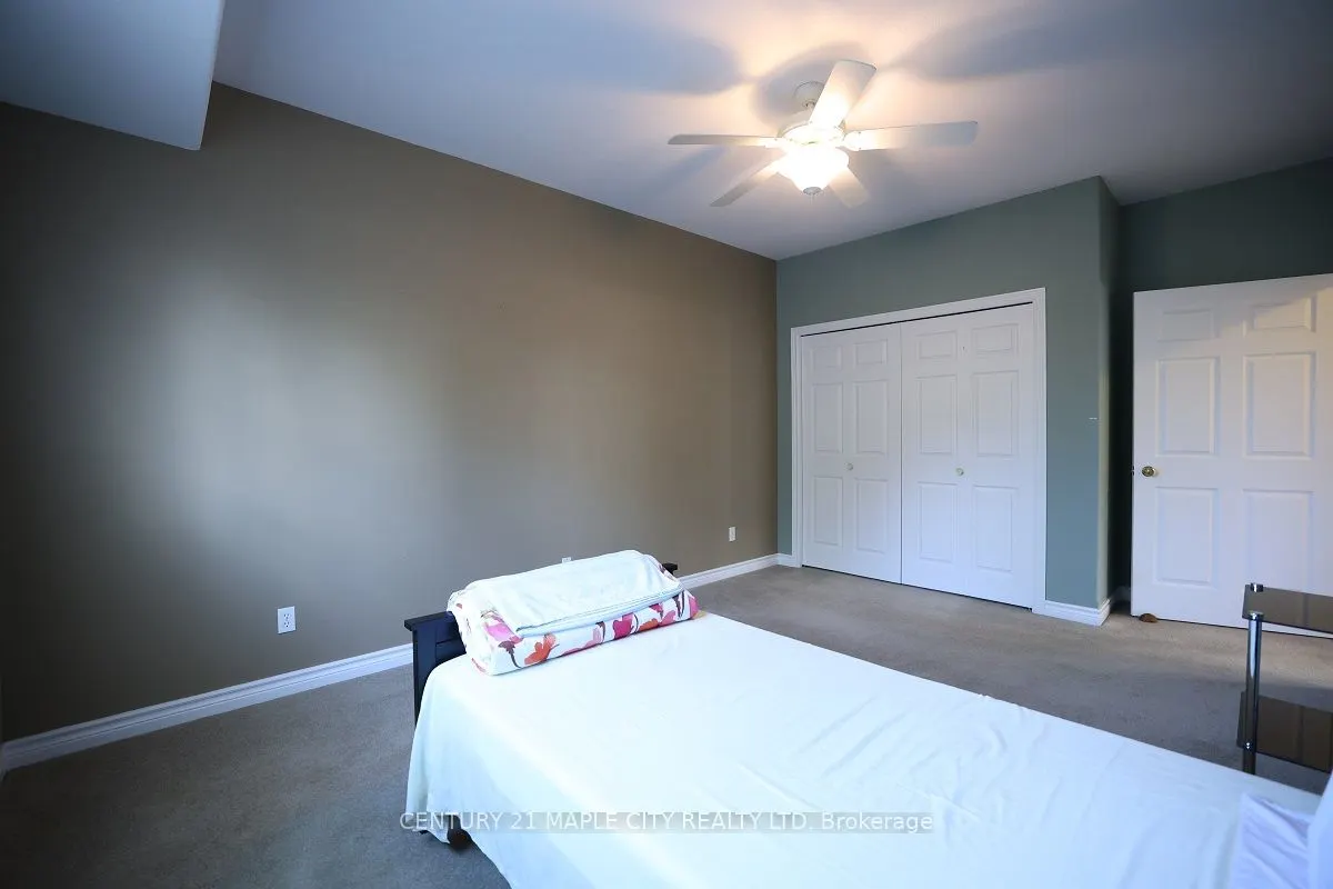 15 Oakgrove Lane