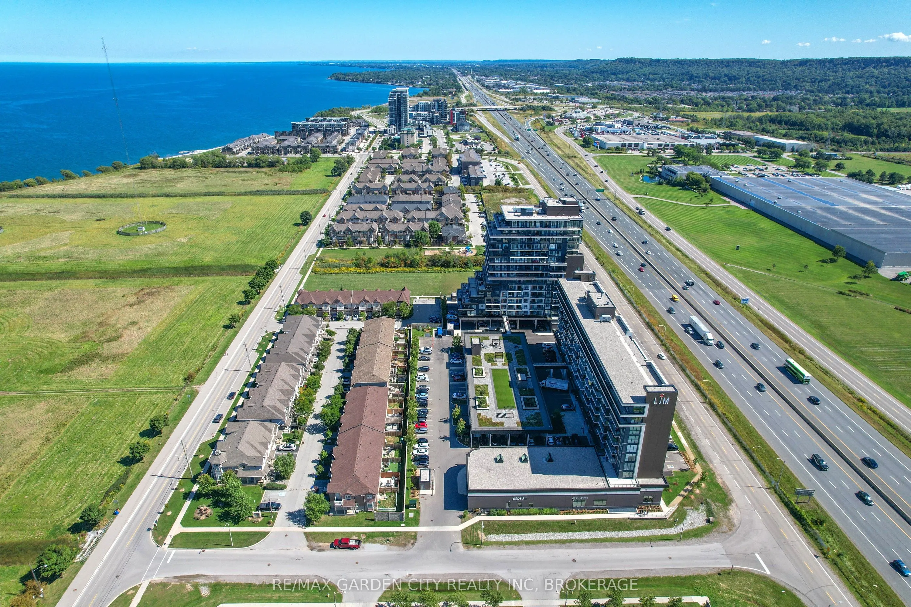 560 North Service Road, #304