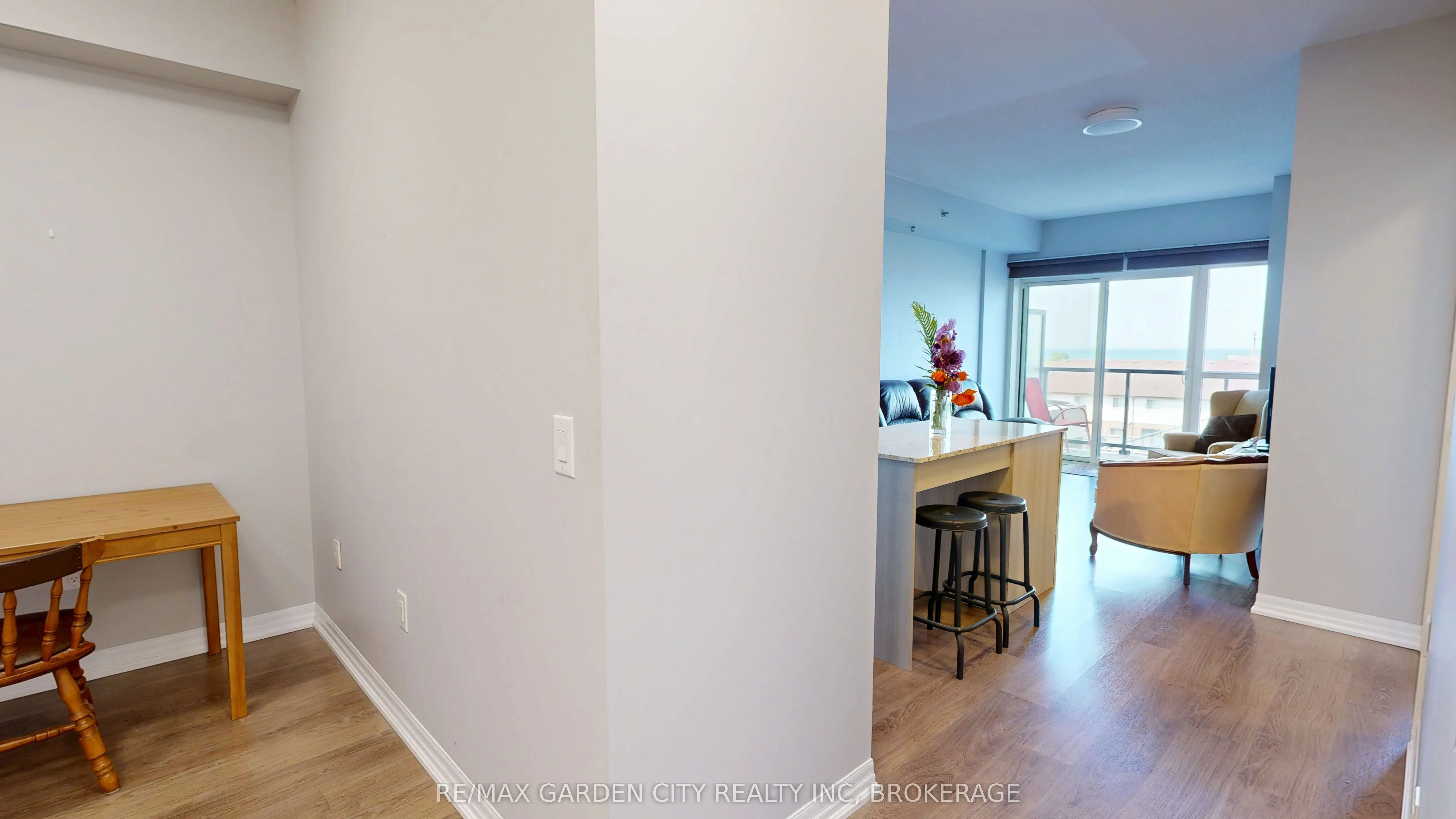 560 North Service Road, #304