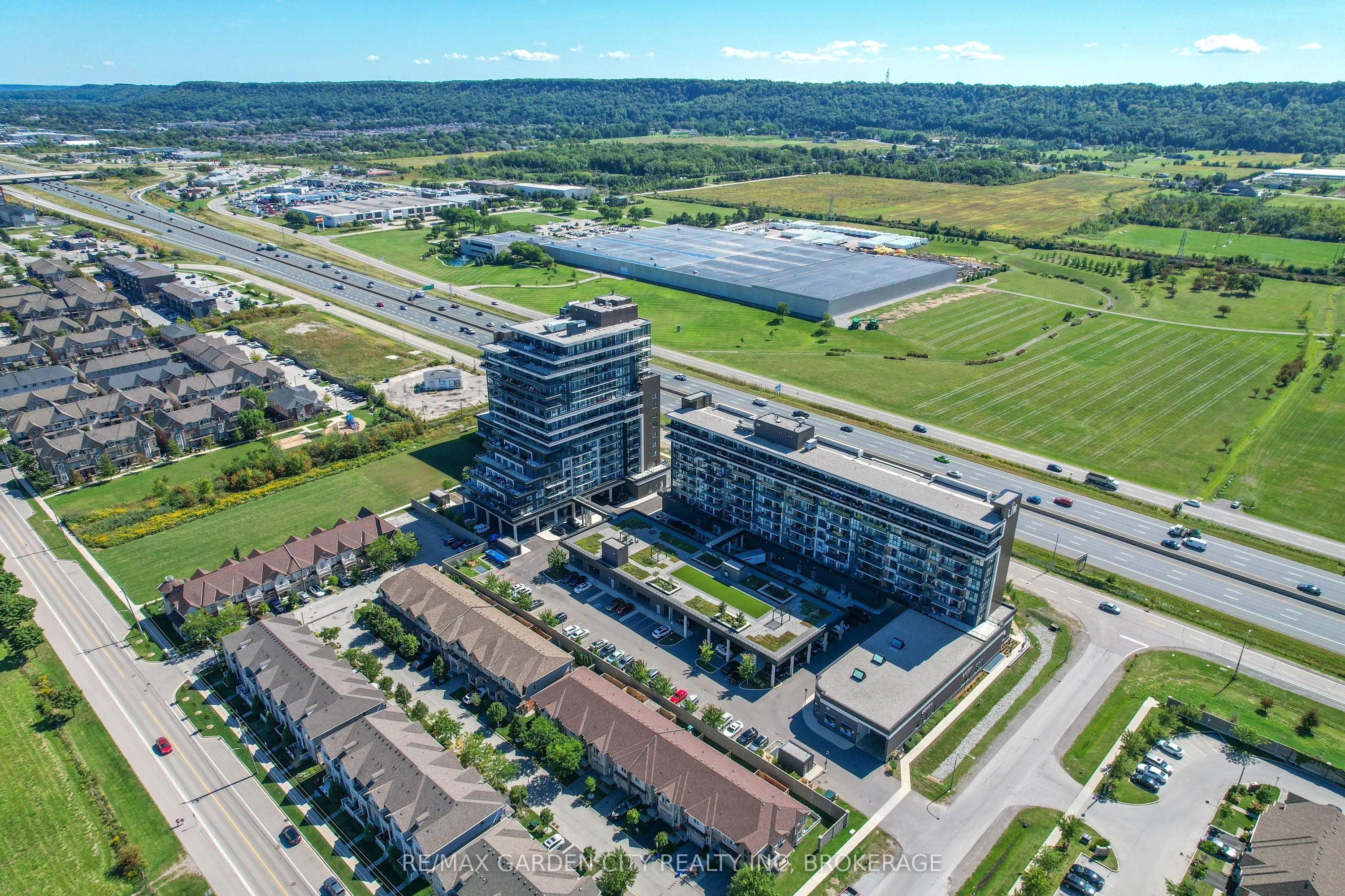 560 North Service Road, #304