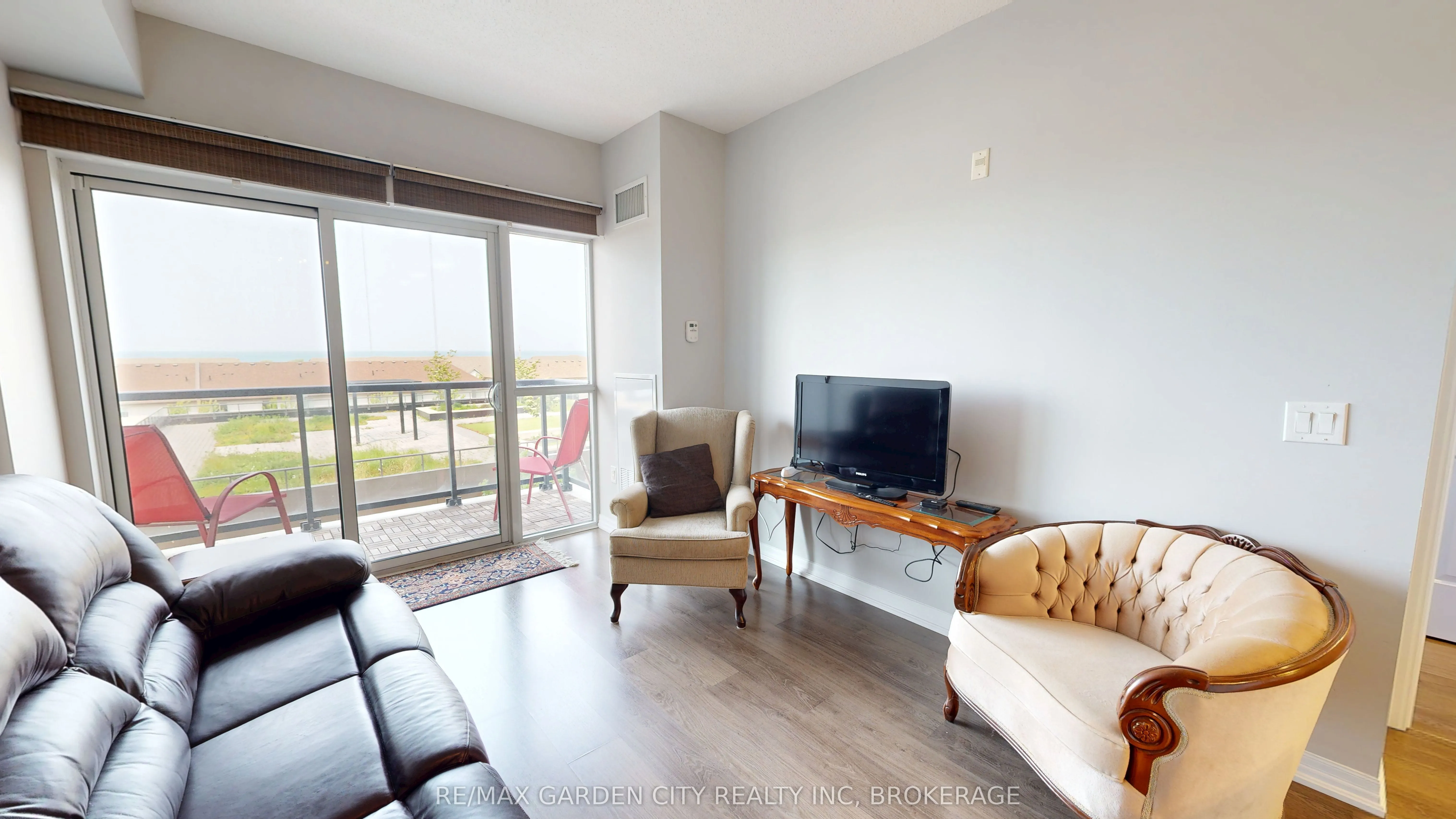 560 North Service Road, #304
