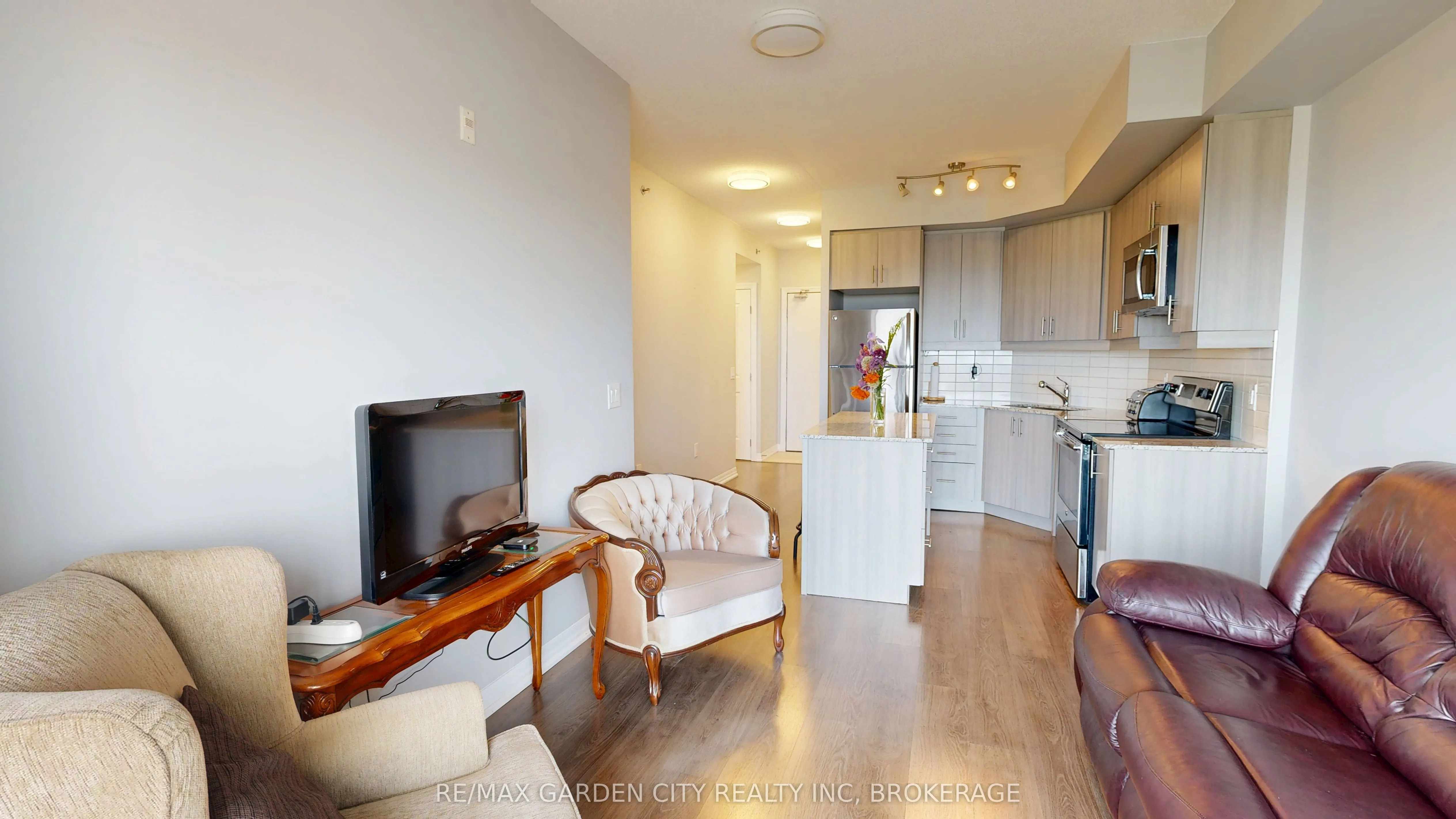 560 North Service Road, #304
