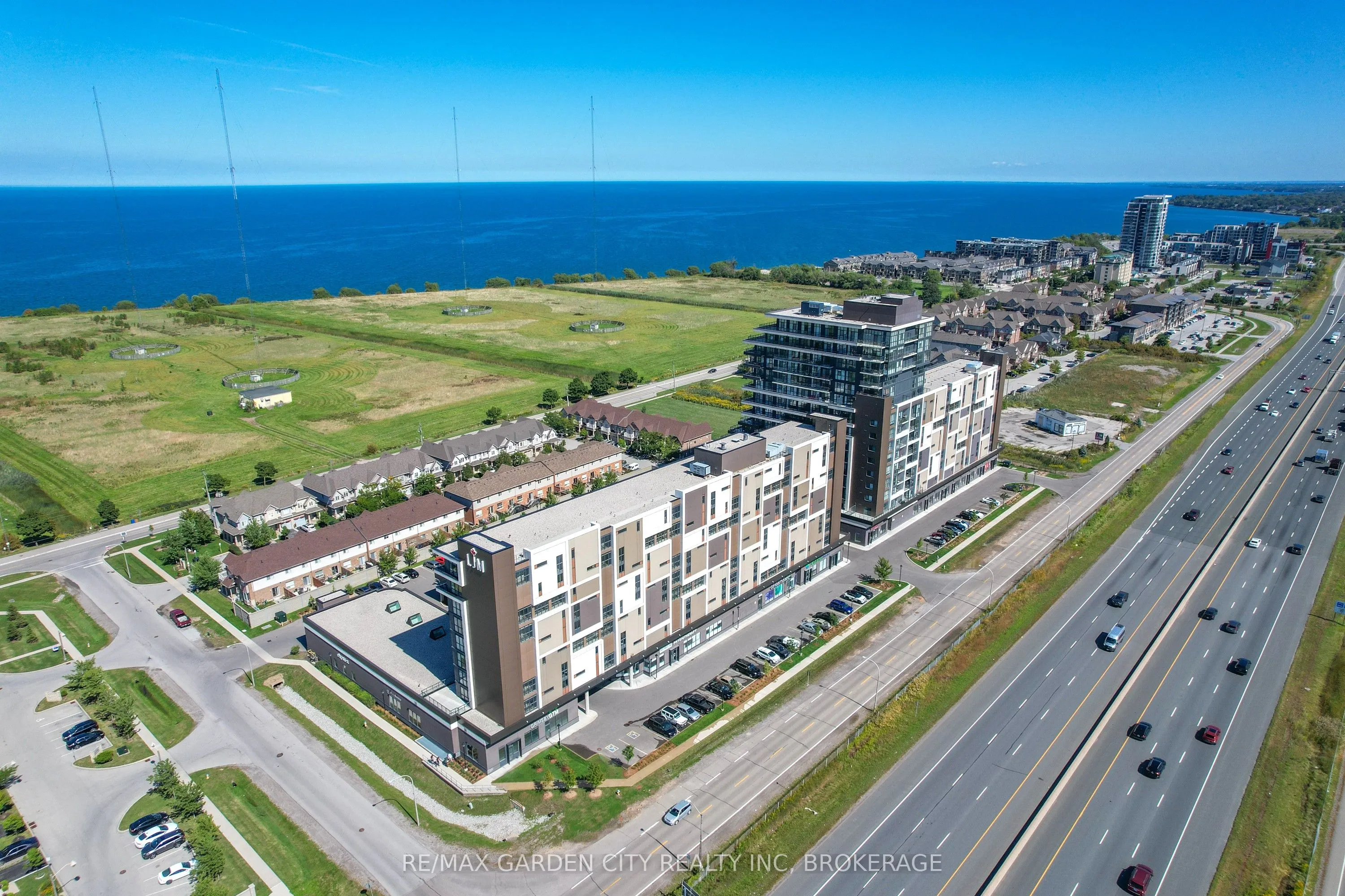 560 North Service Road, #304