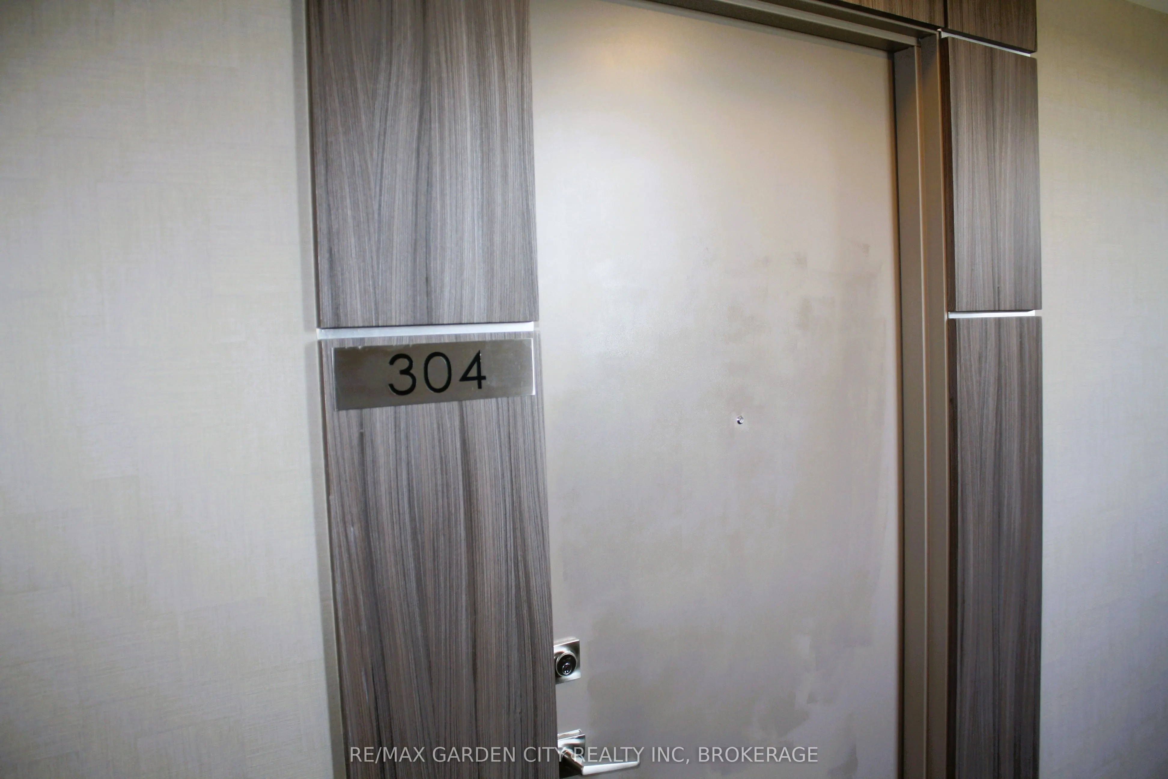 560 North Service Road, #304