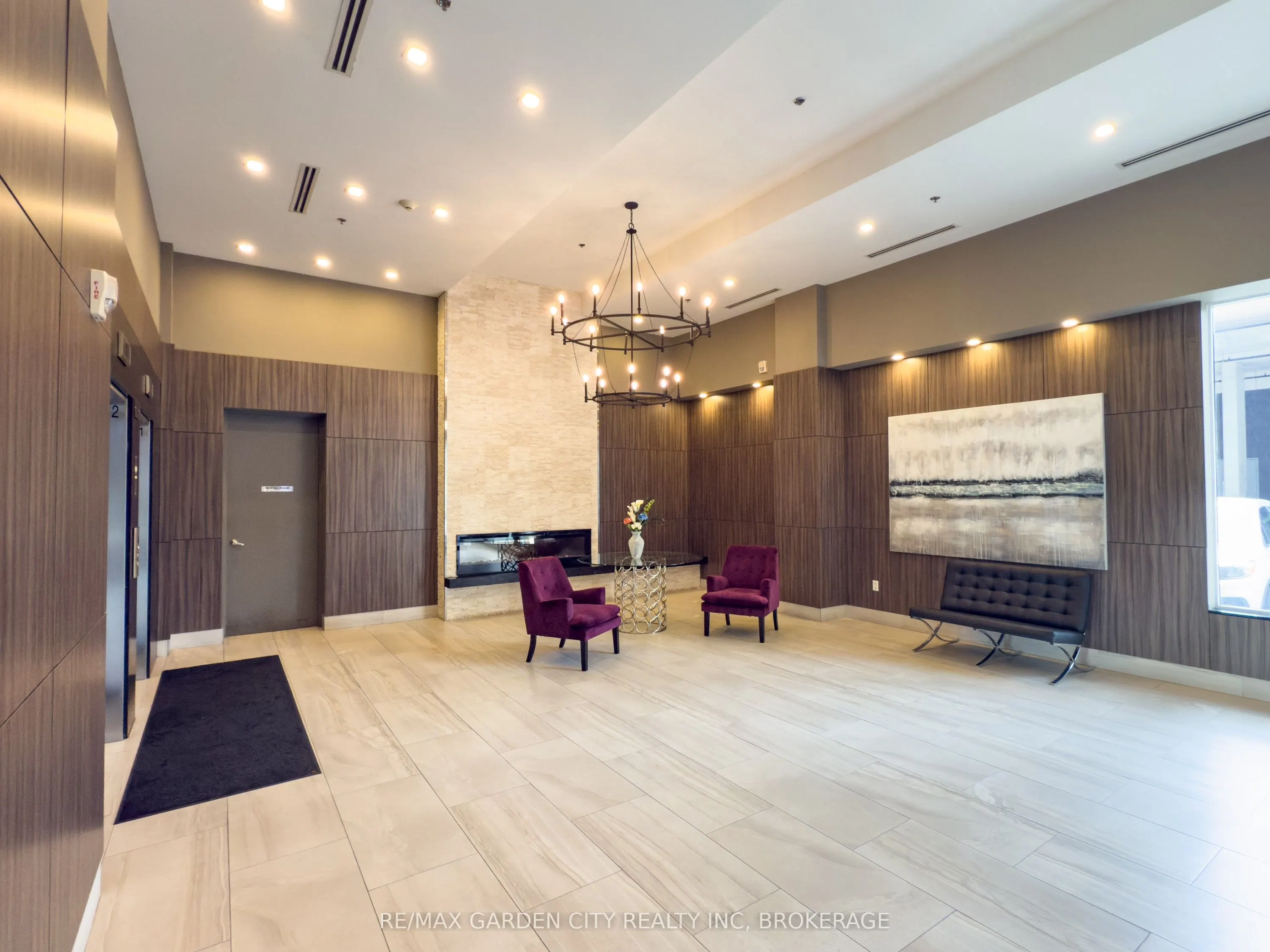 560 North Service Road, #304